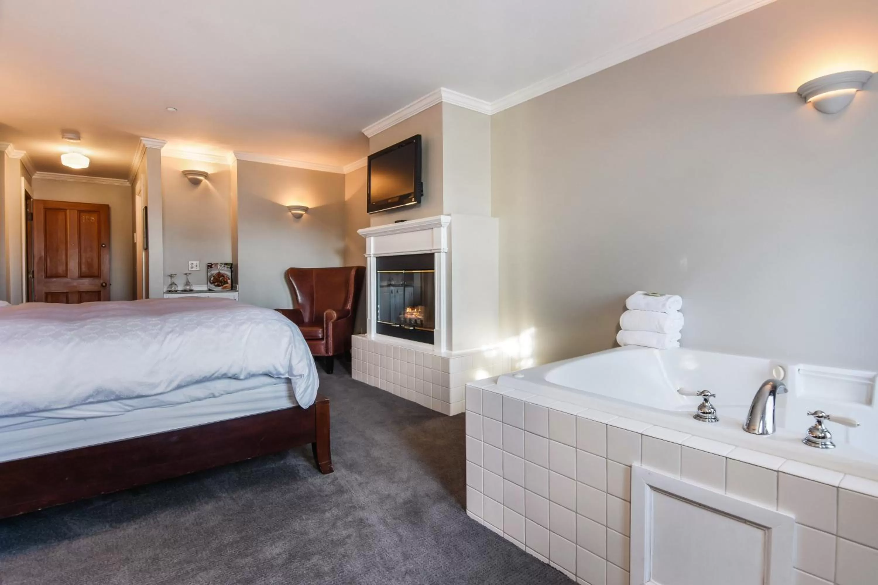 Bed in Wild Iris Inn