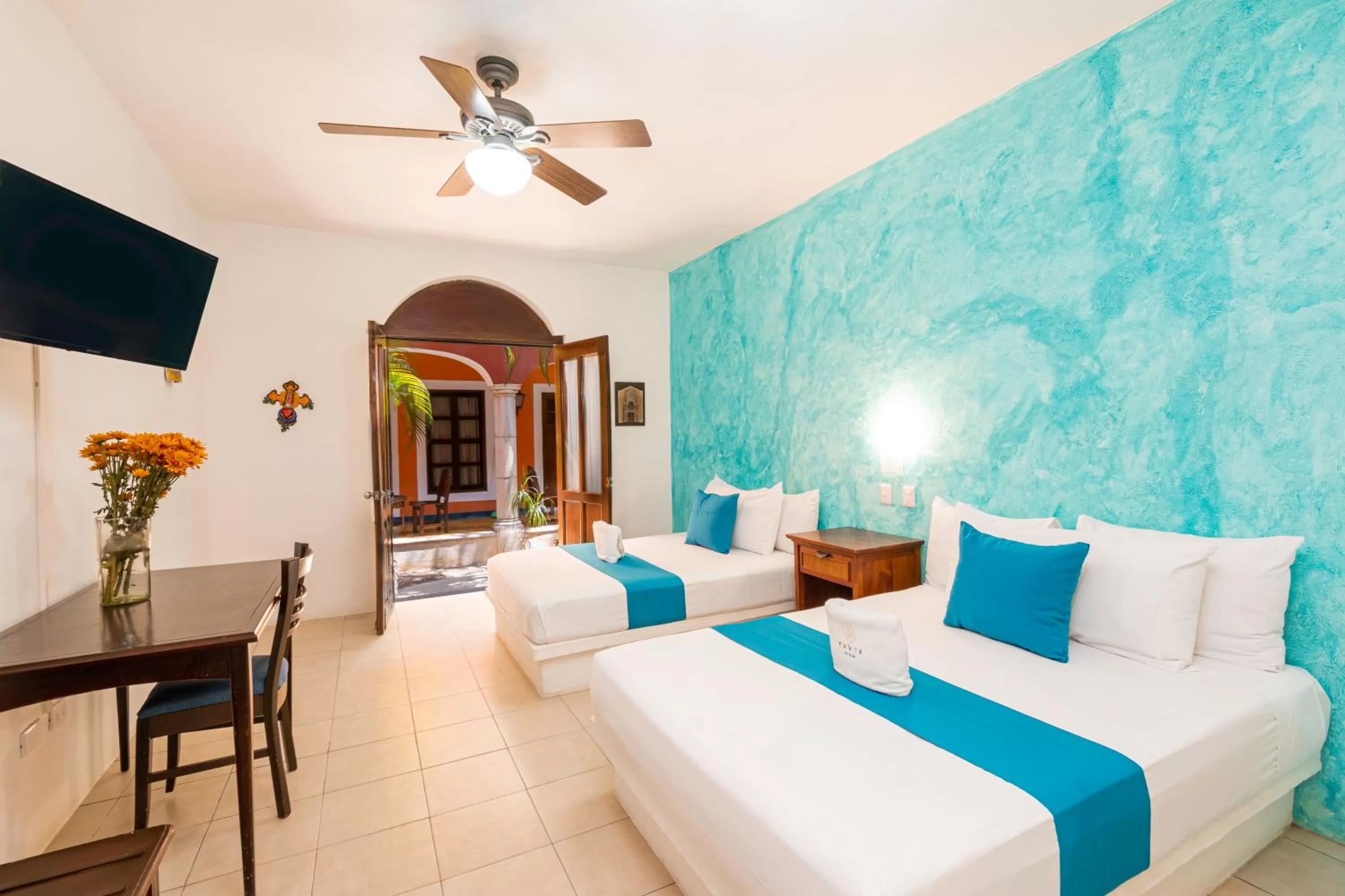 Photo of the whole room, Bed in Hotel Casa de las Flores