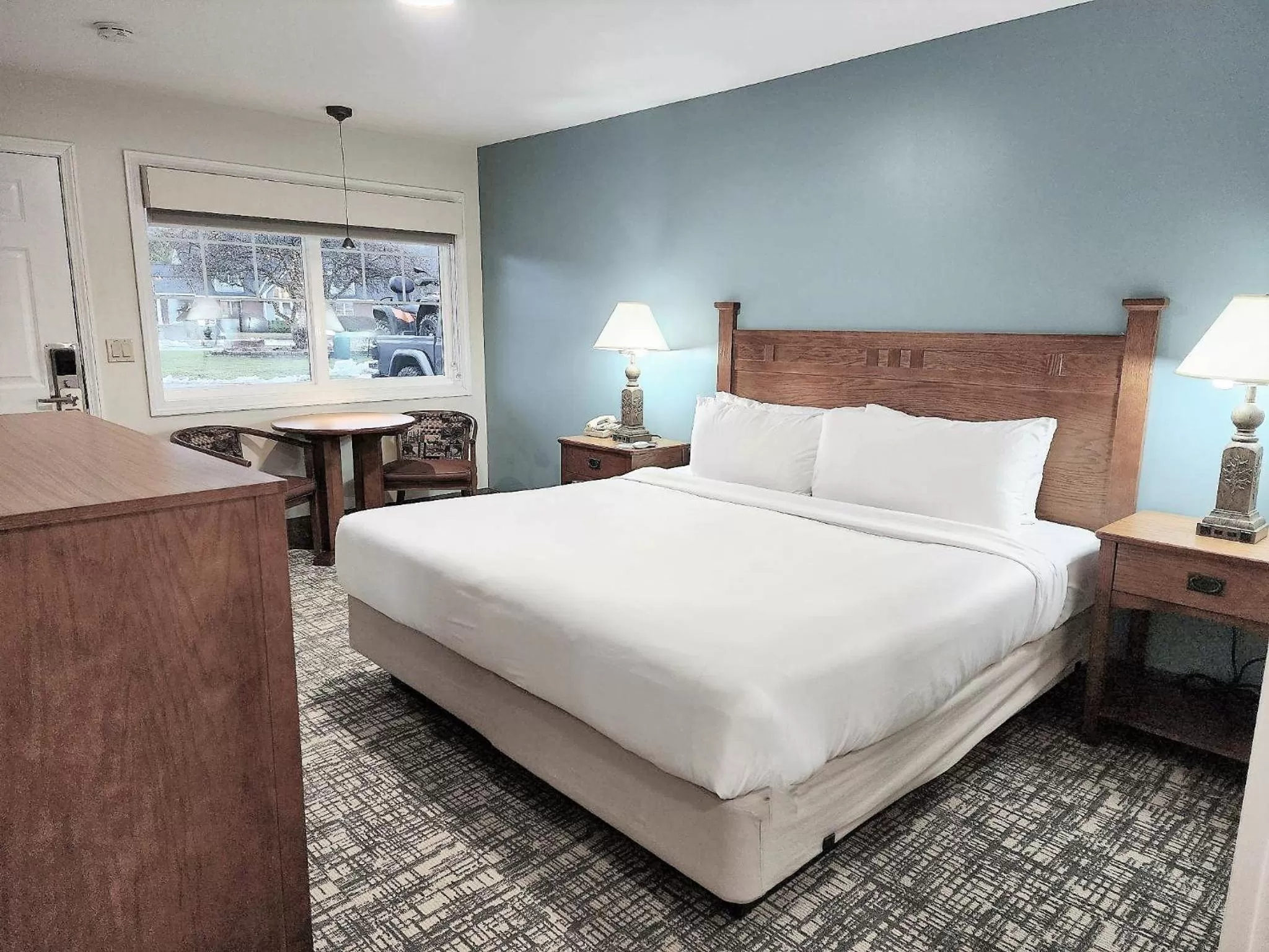 Bed in Top Notch Inn