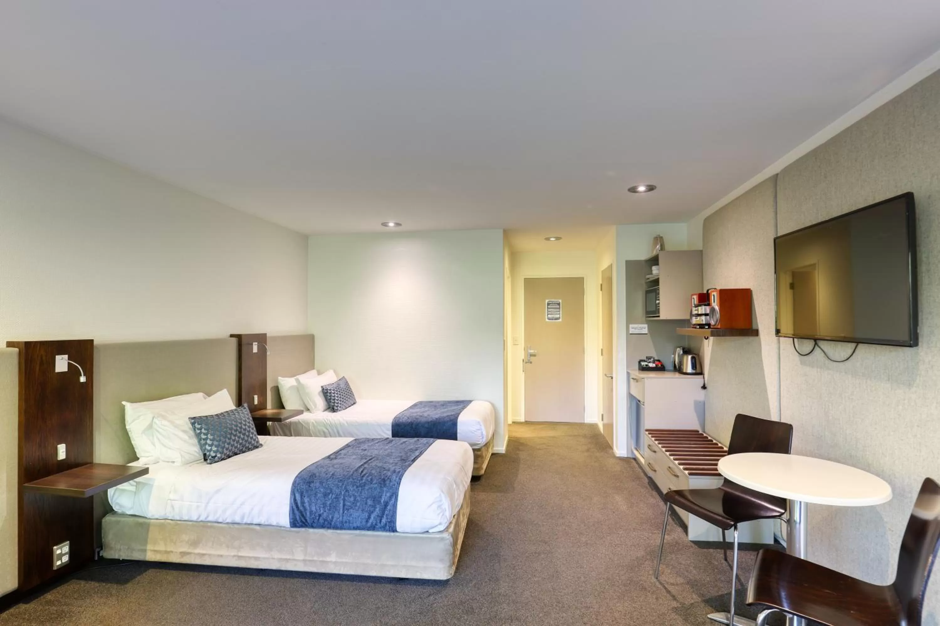 Bedroom, Bed in Garden Court Suites & Apartments