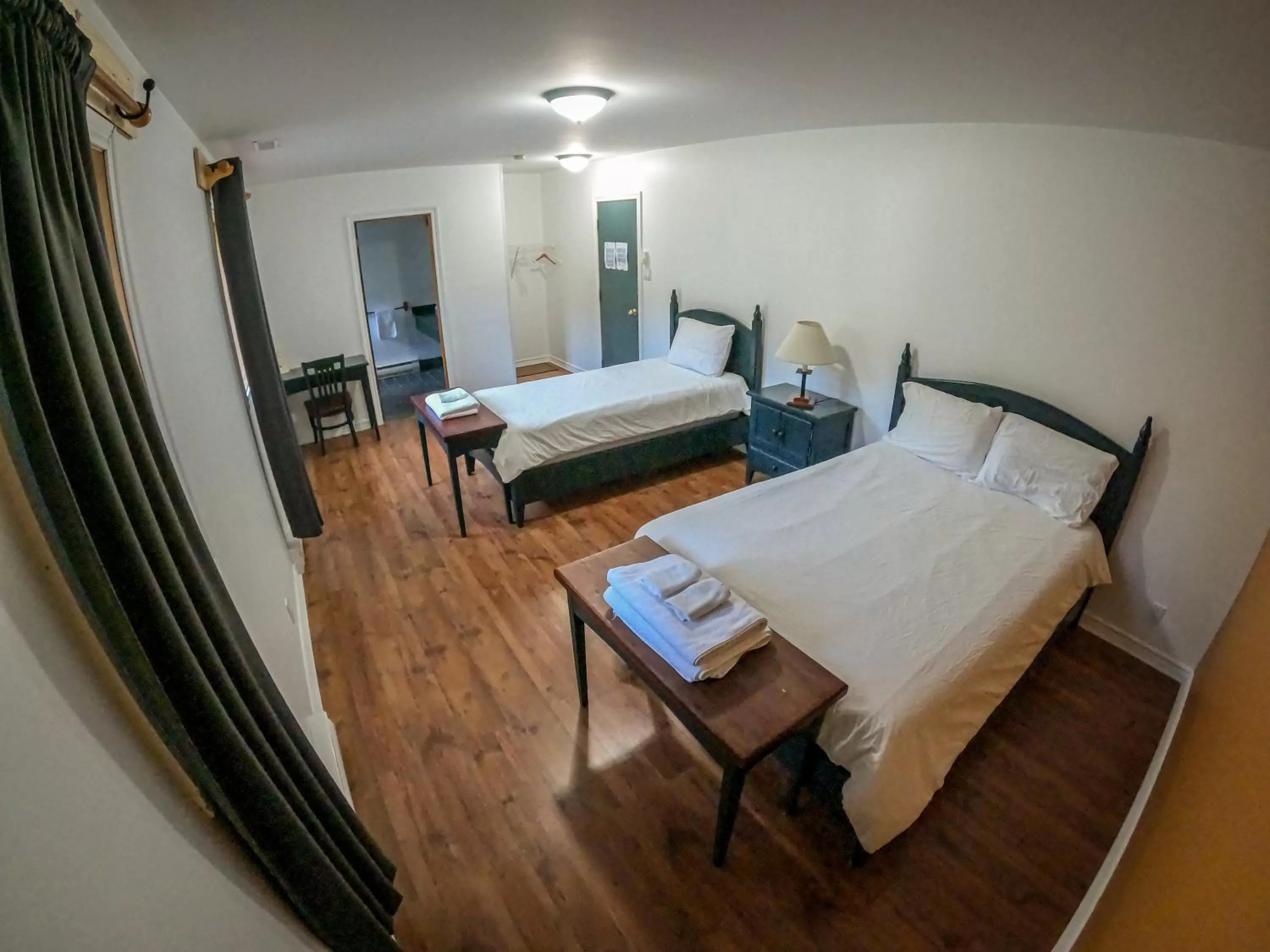 Bed in Camp Taureau - Altaï Canada