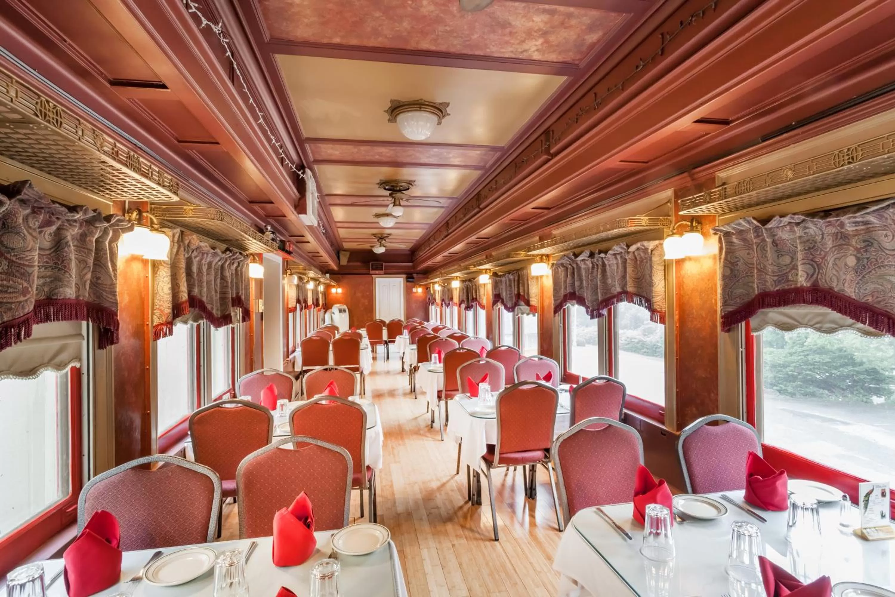 Restaurant/places to eat in Days Inn by Wyndham Tannersville