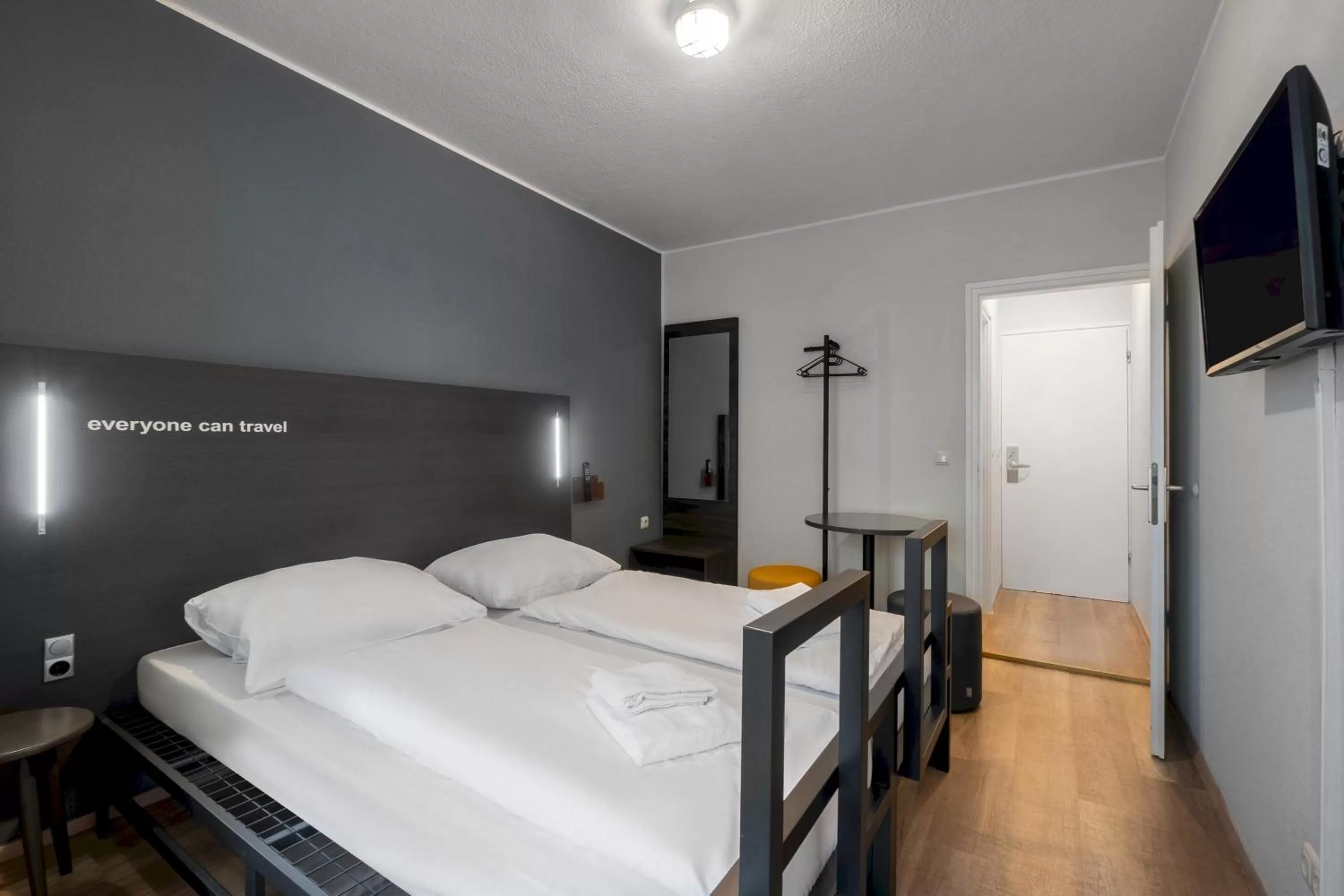 Photo of the whole room, Bed in a&o München Hauptbahnhof