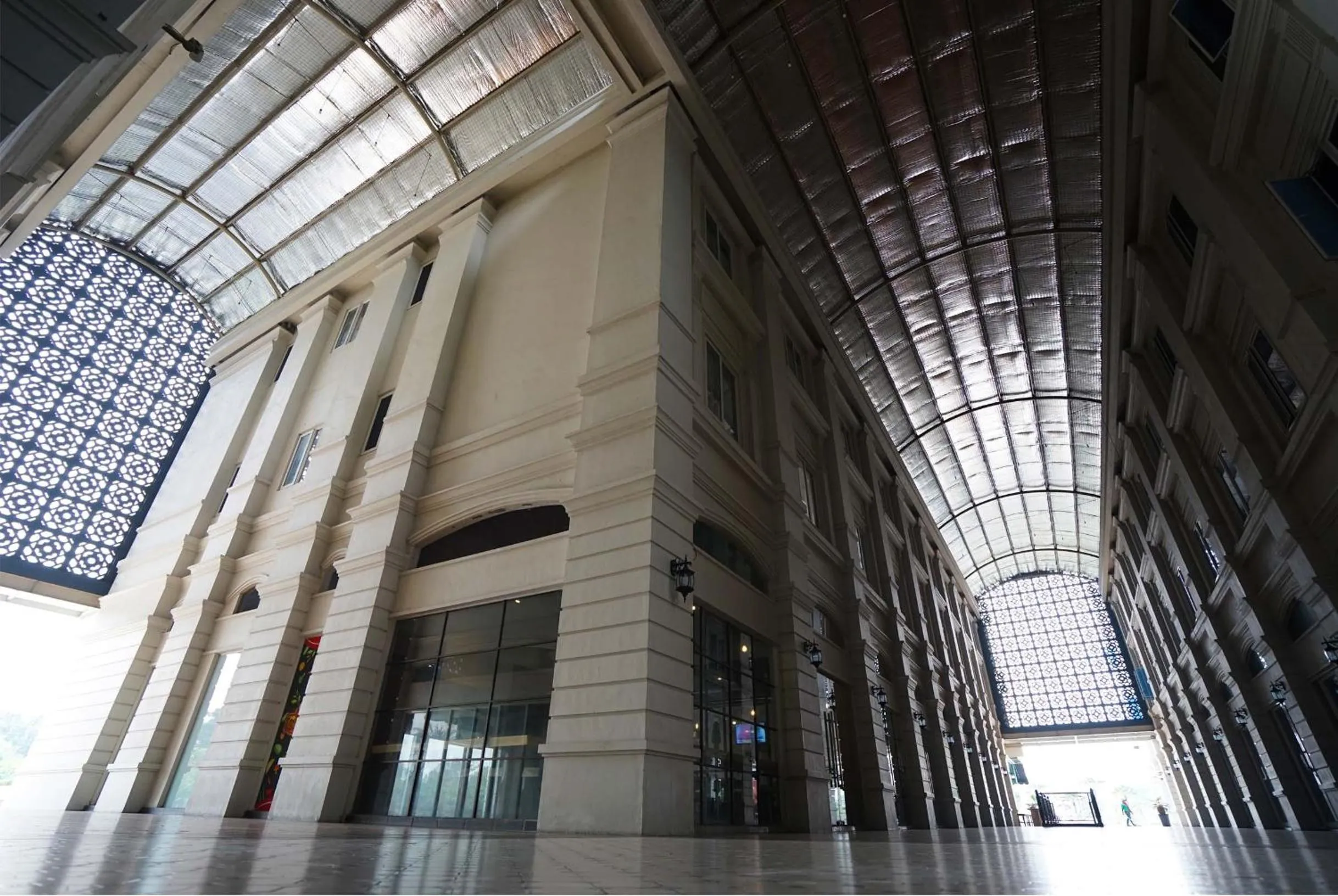 Restaurant/places to eat in The Lively Hotel Kualanamu