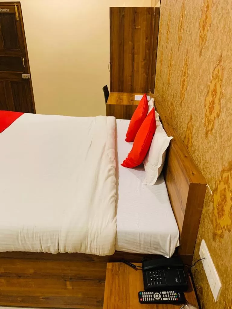Bed in Hotel Neelkanth