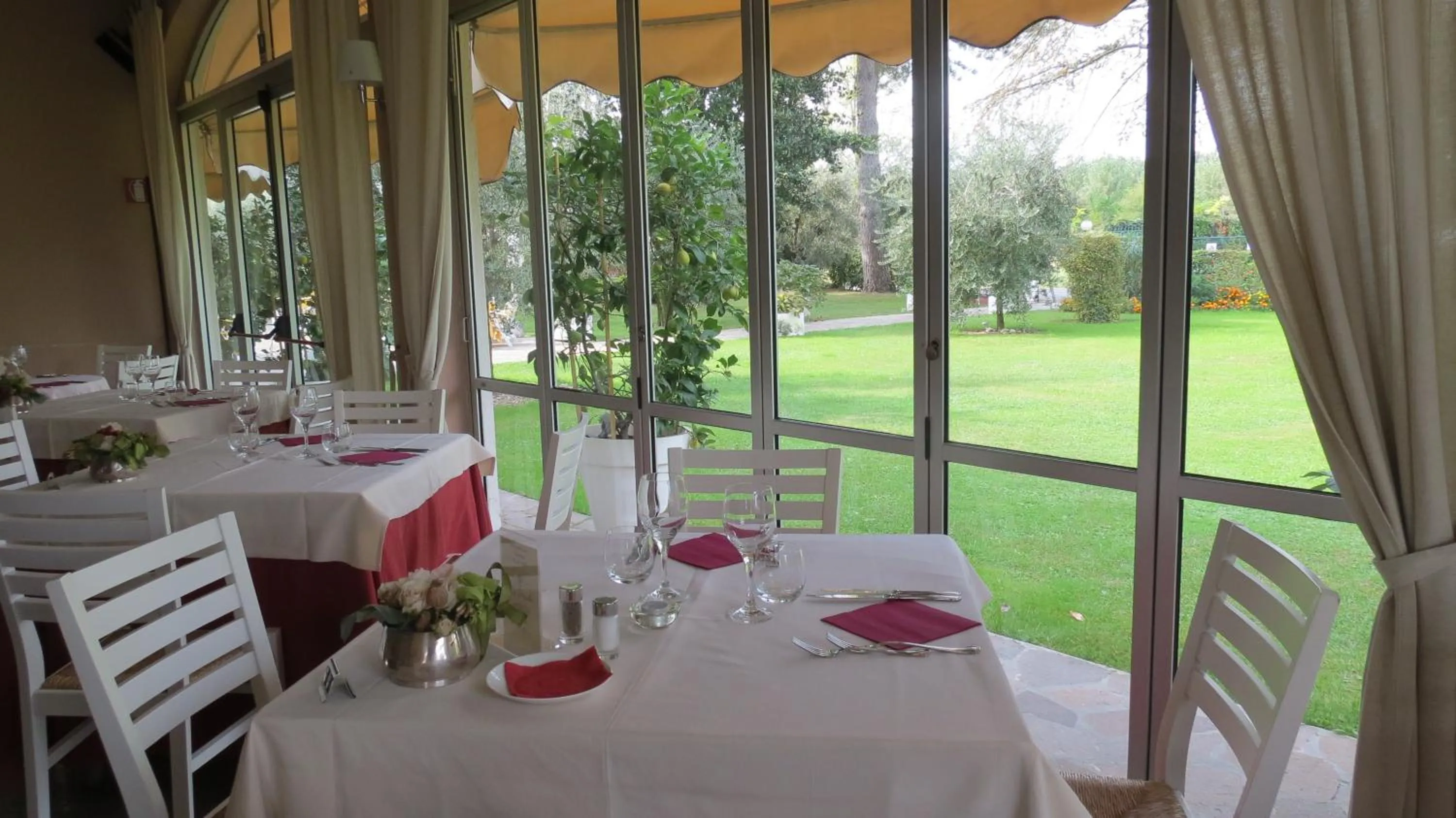 Restaurant/places to eat in La Quiete Park Hotel