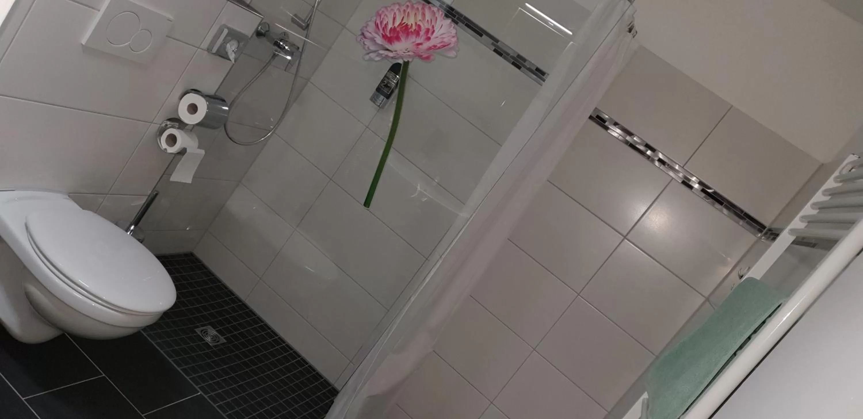 Bathroom in Hotel Deutsches Haus