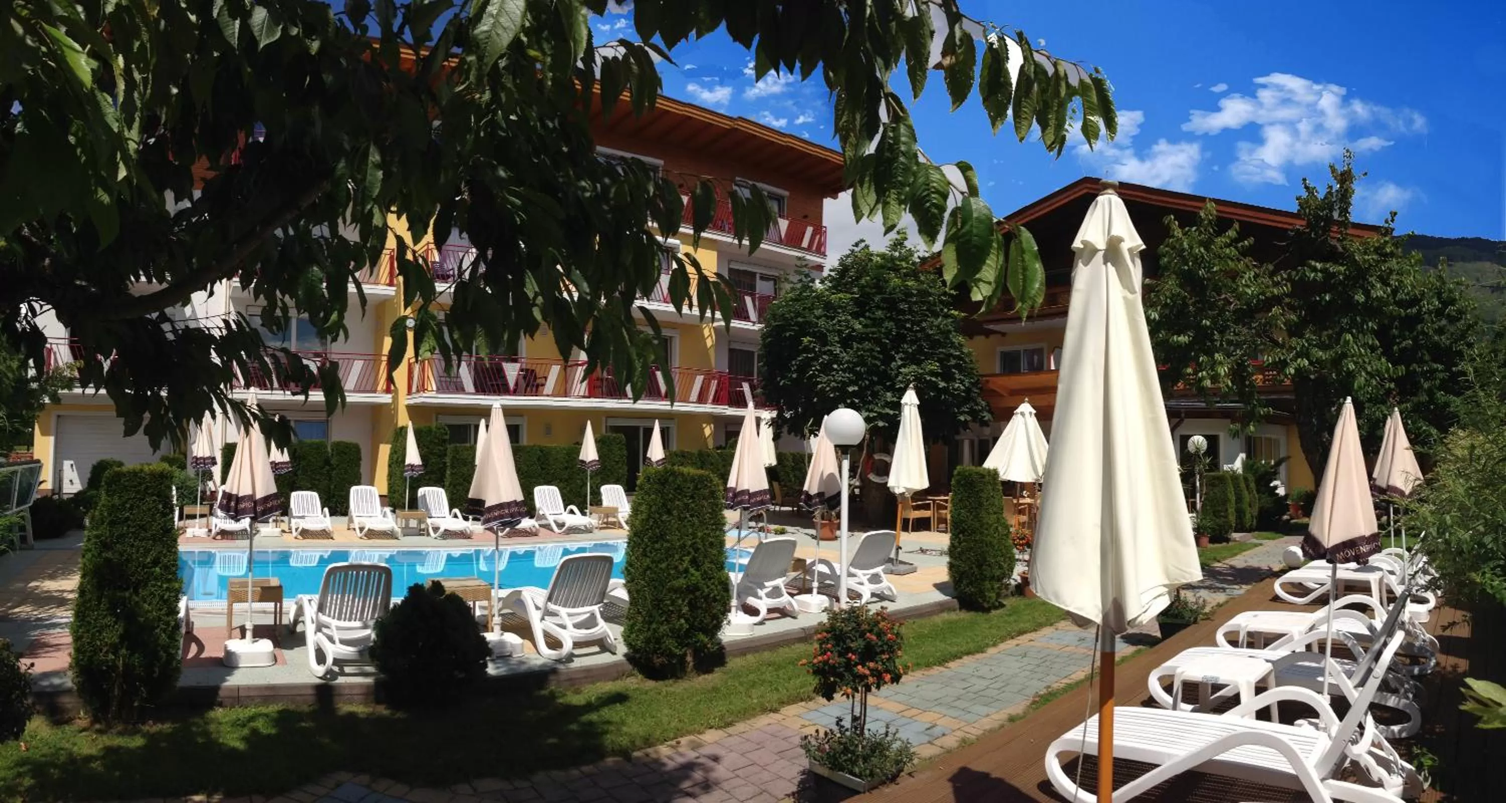 Property building in Hotel Victoria