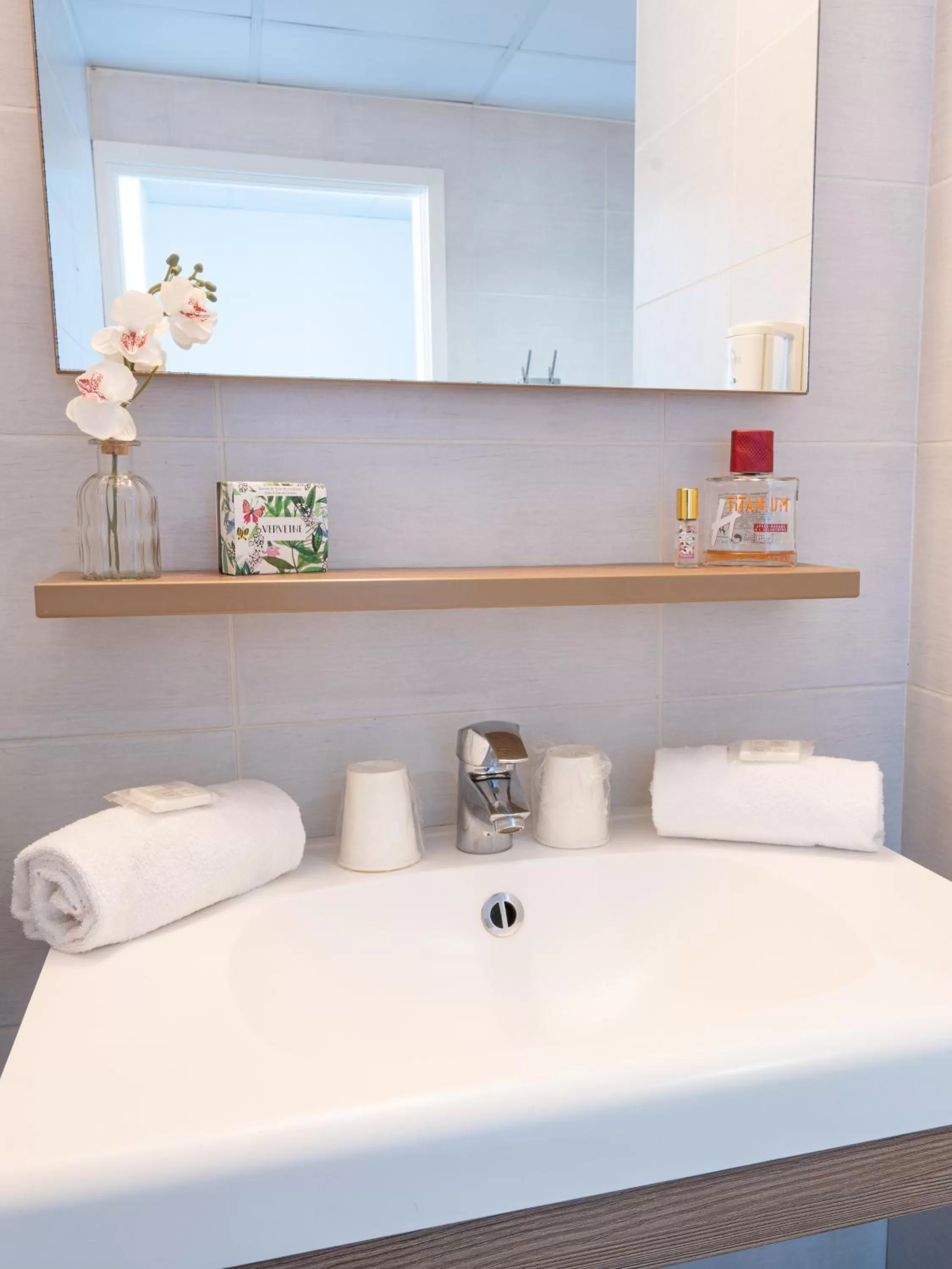 Bathroom in Comfort Aparthotel Cannes Mandelieu