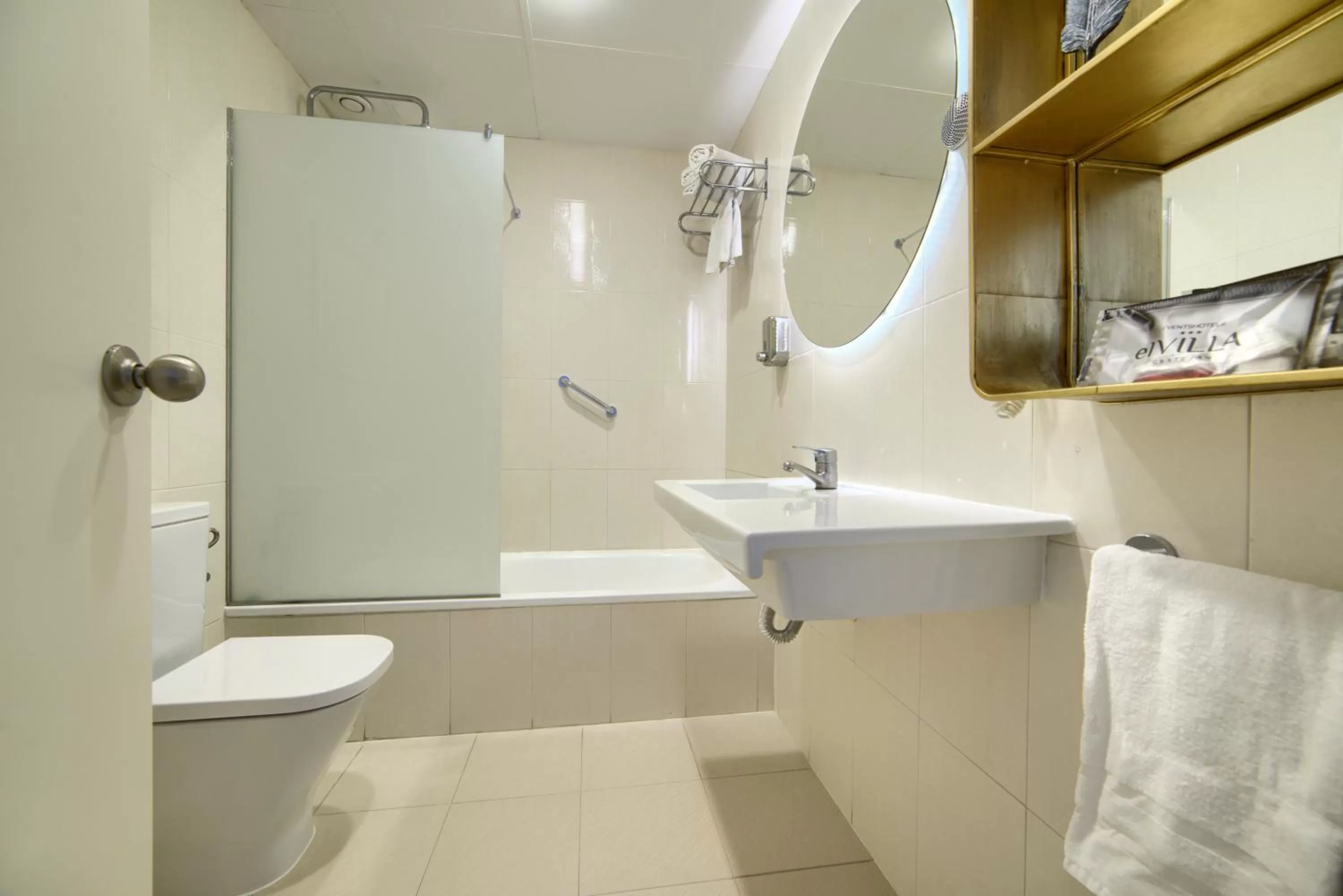 Toilet in Hotel Luze El Villa