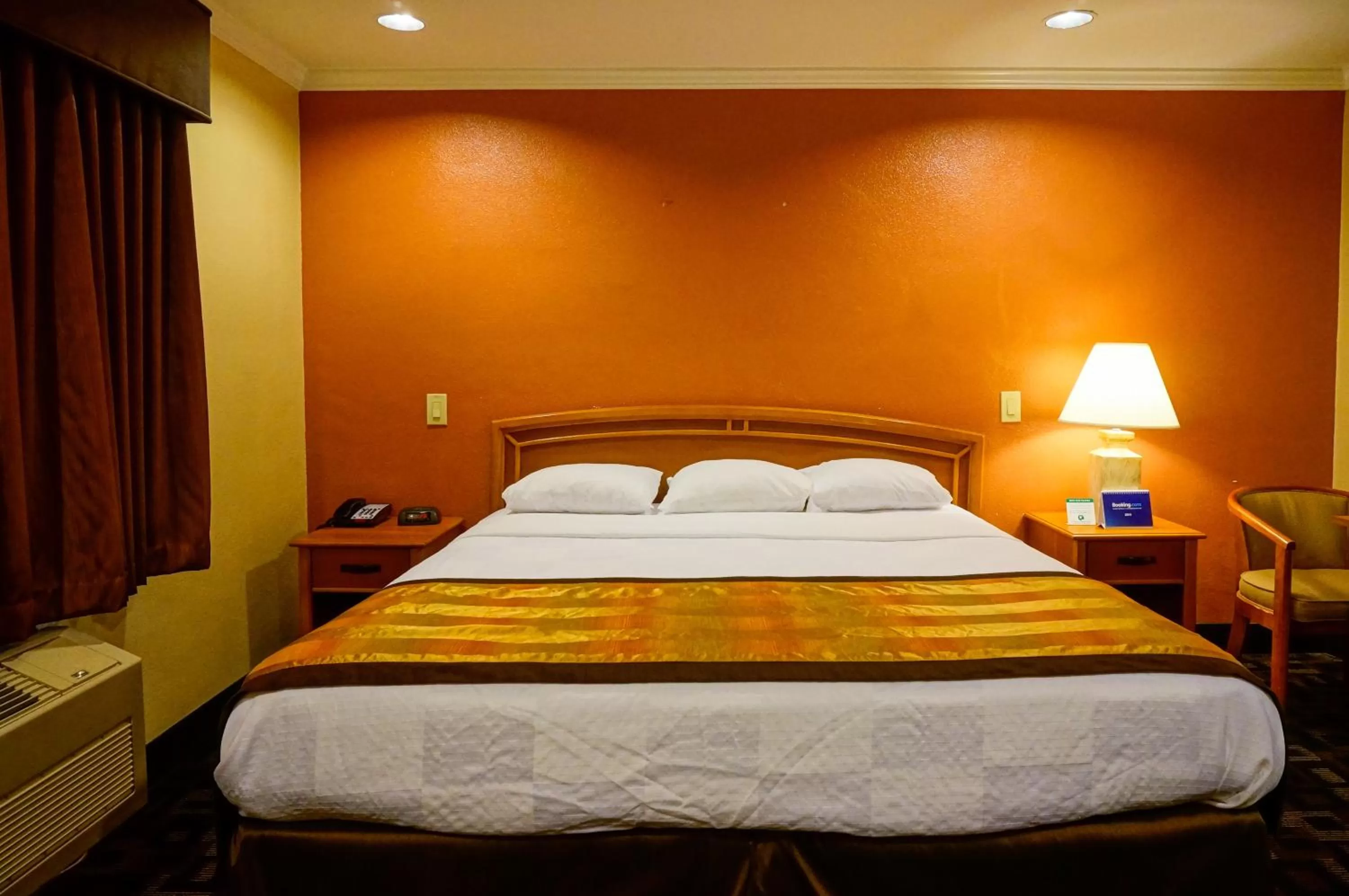 Bedroom, Bed in Hotel Parmani Near Stanford University