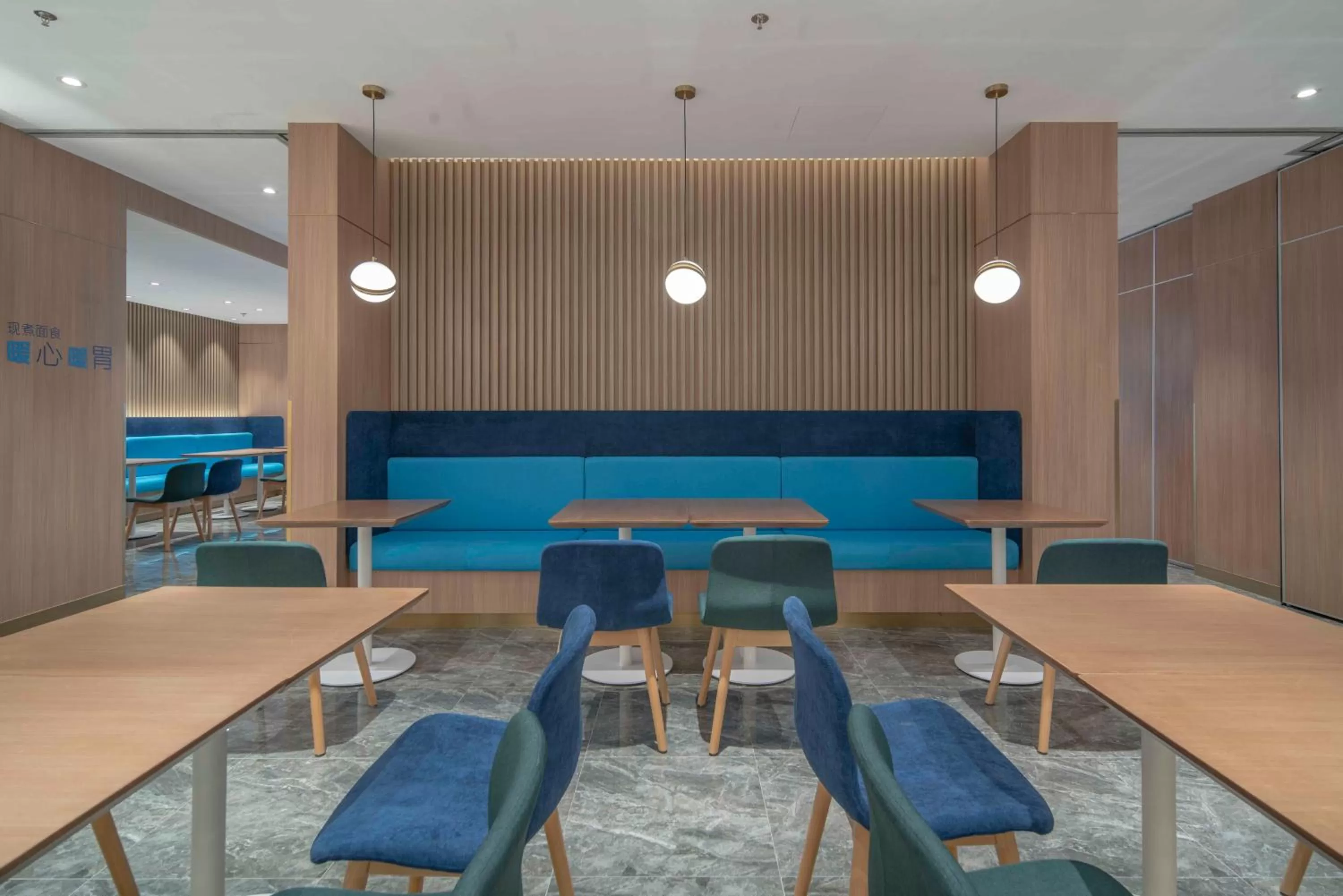 Restaurant/places to eat in Holiday Inn Express Shanghai Jinqiao Central by IHG