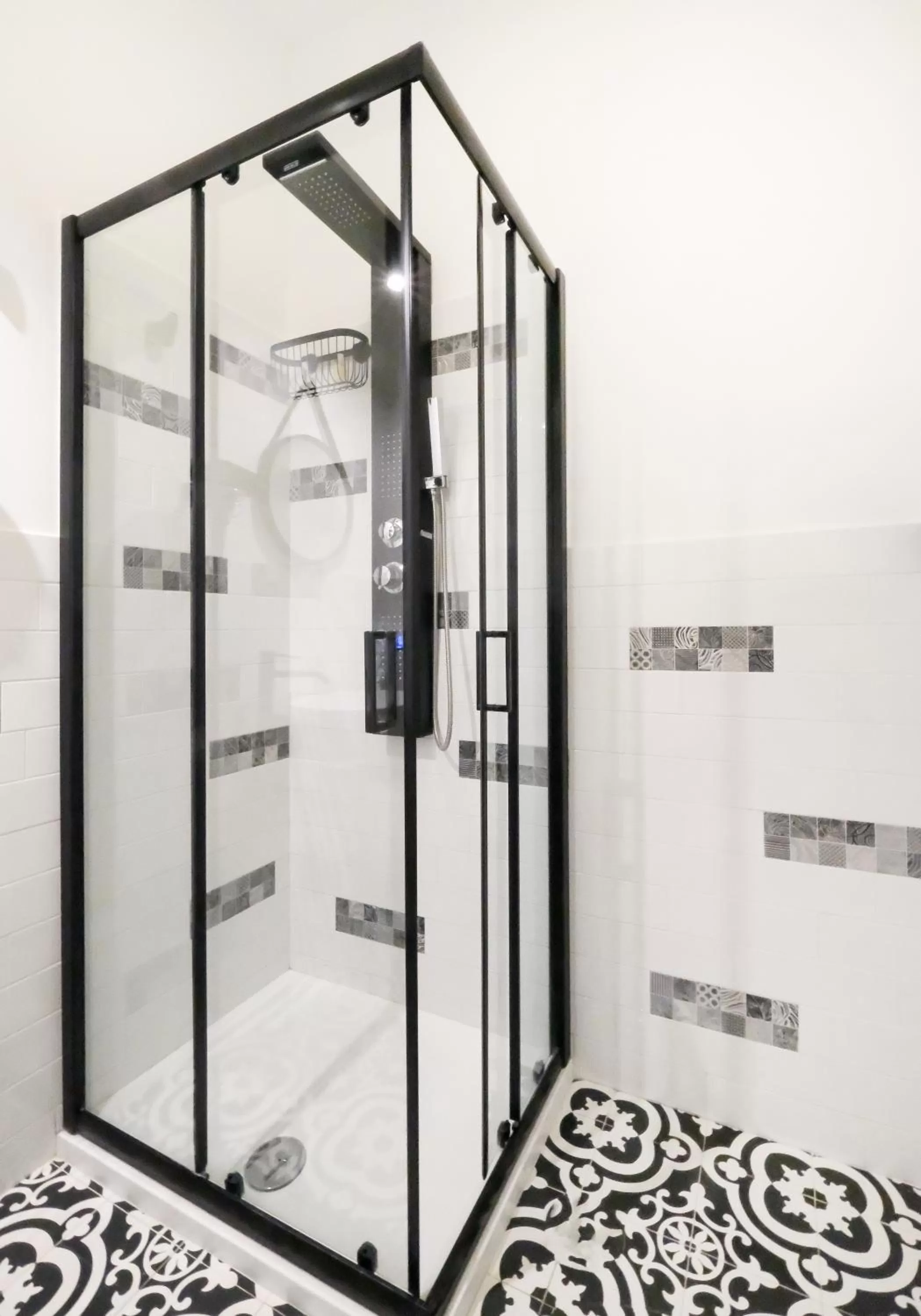 Shower, Floor Plan in LH51 B&B