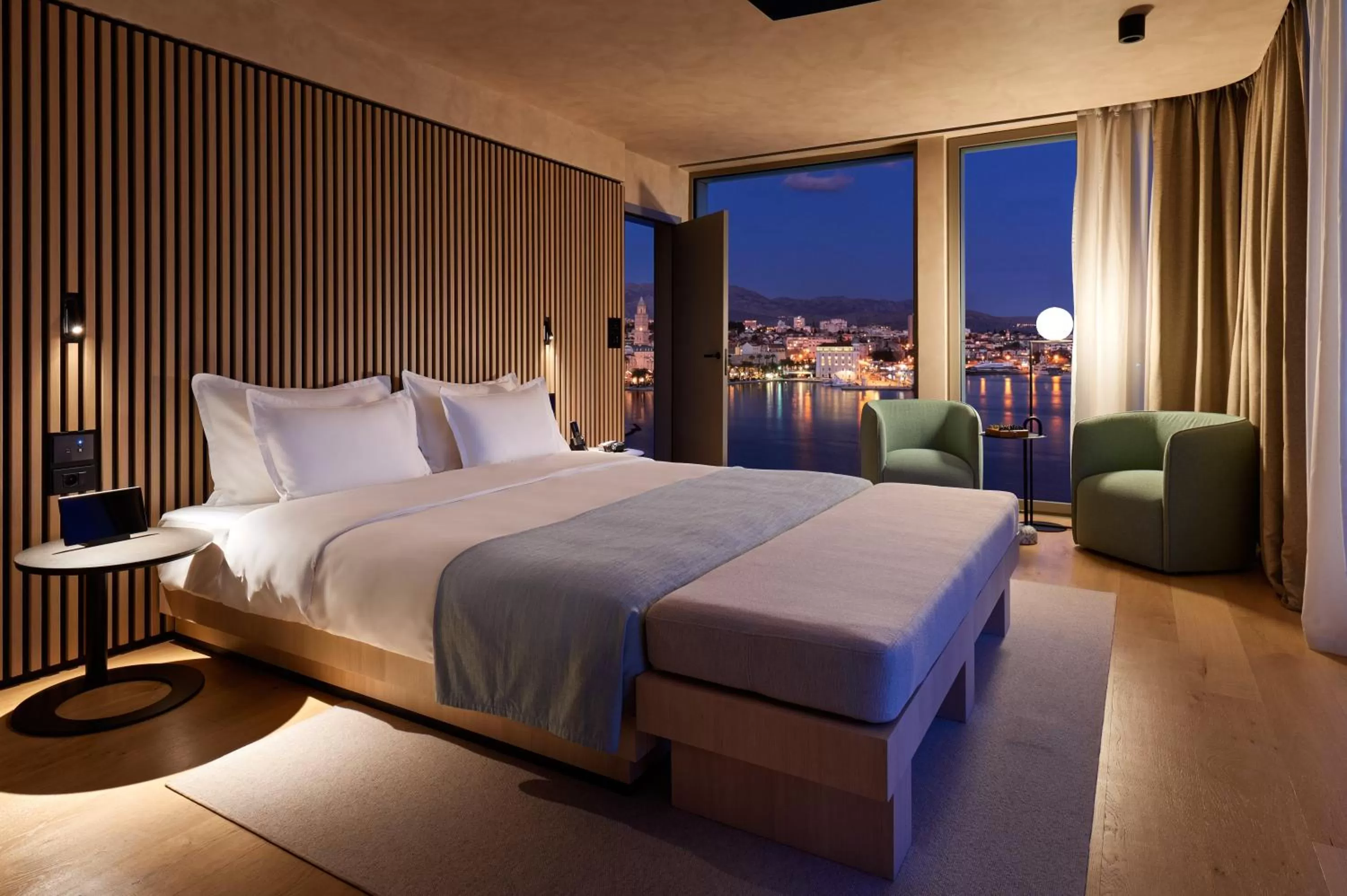 Bedroom, Bed in Hotel Ambasador