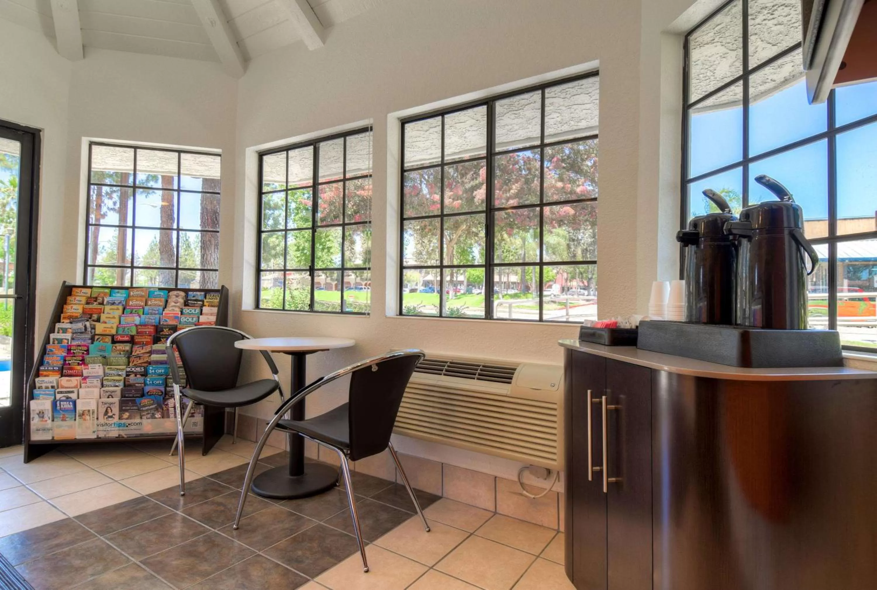 Coffee/tea facilities in Motel 6-San Dimas, CA - Los Angeles