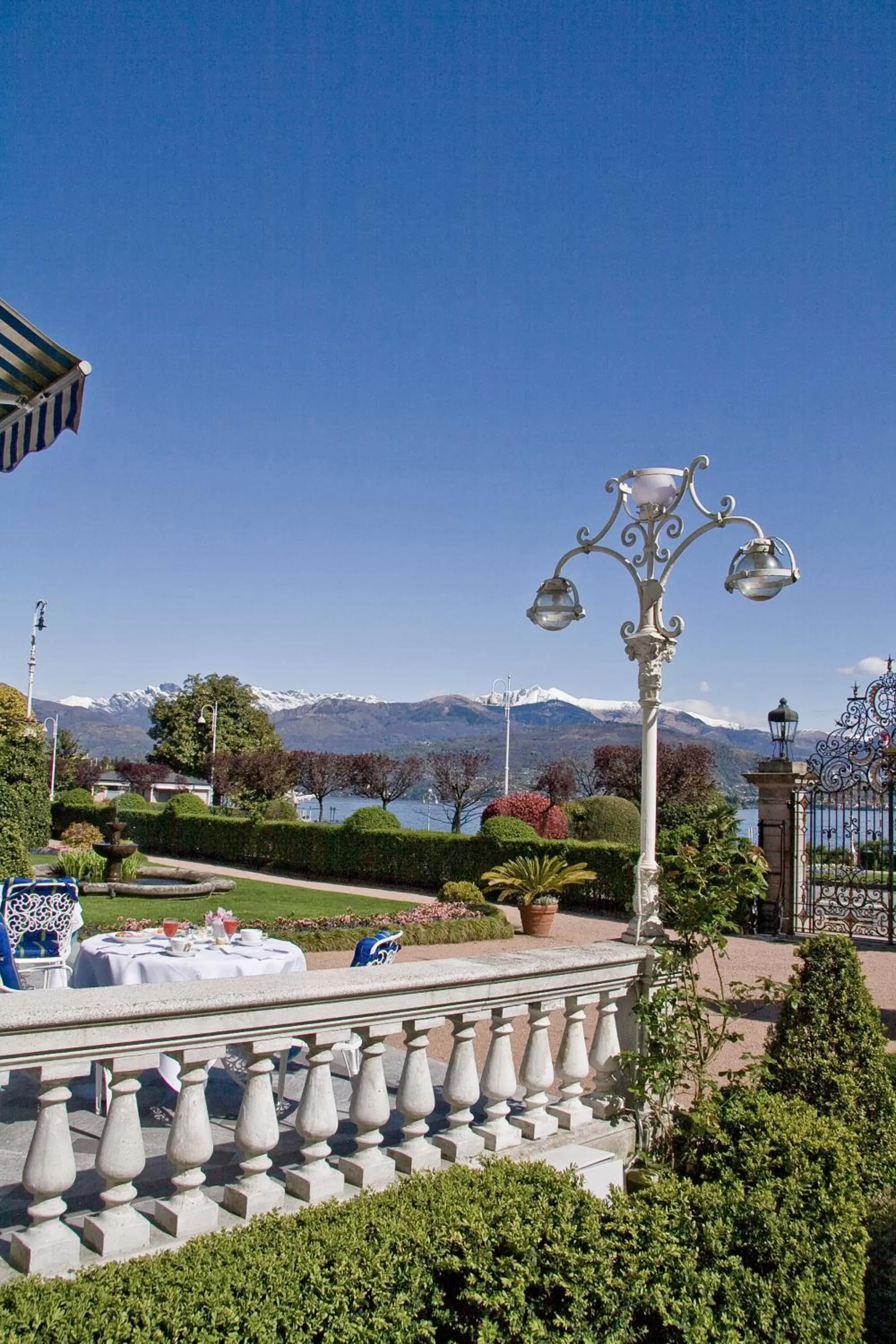 Facade/entrance in Grand Hotel des Iles Borromées & SPA
