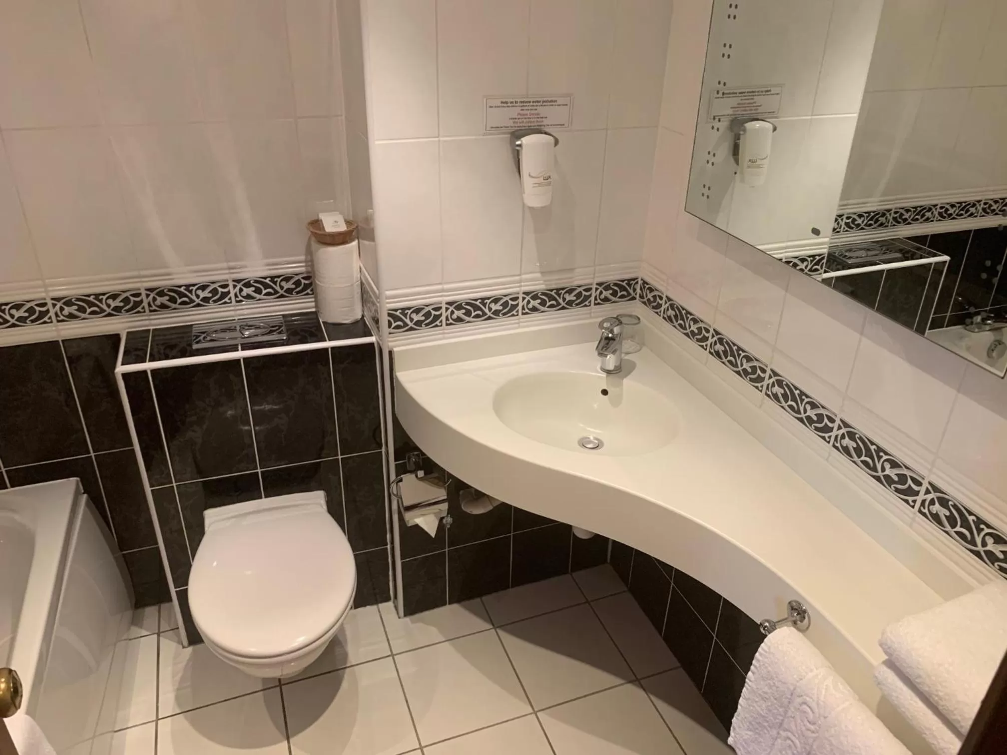 Bathroom in Littlebury Hotel