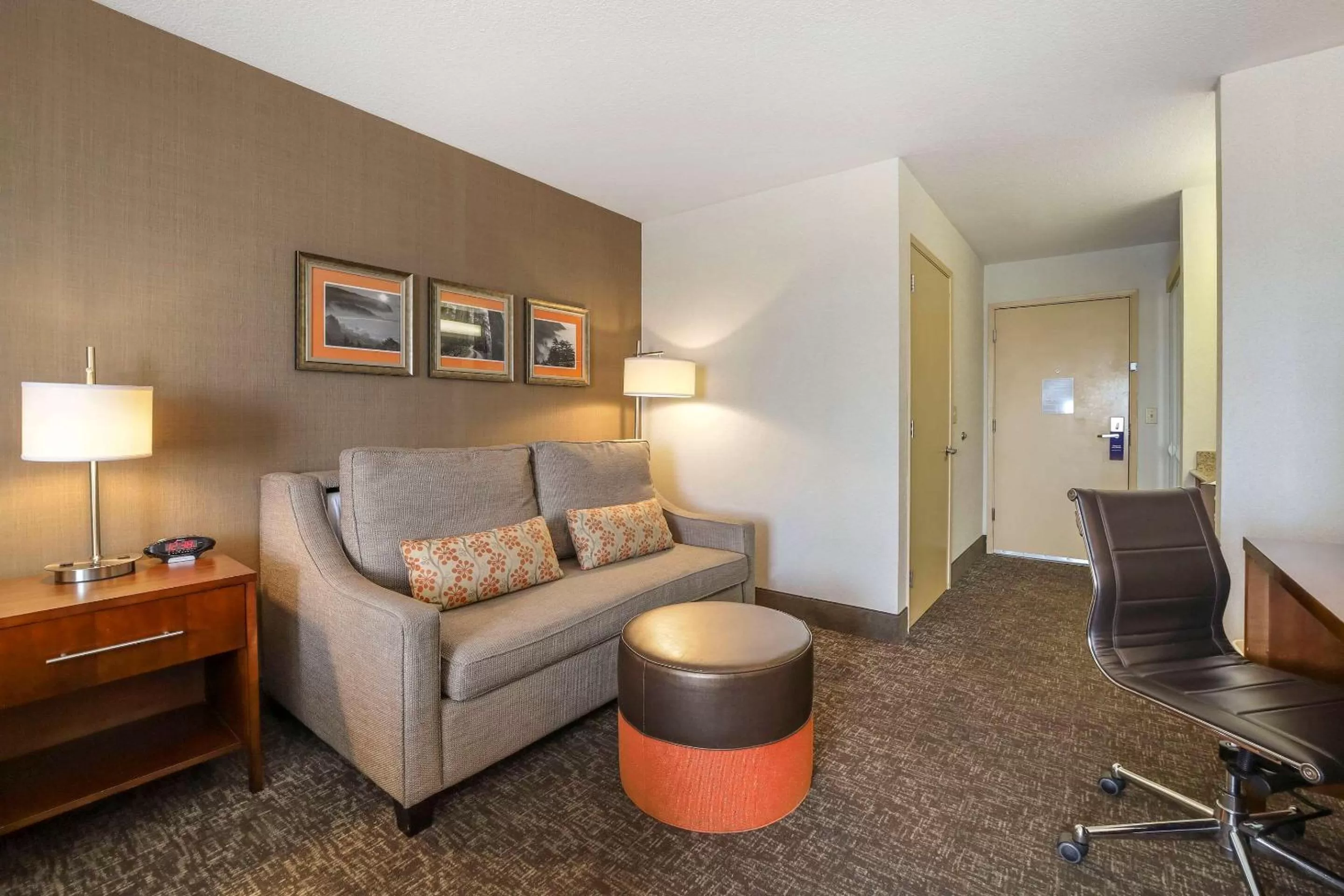 Bedroom in Comfort Inn Humboldt Bay