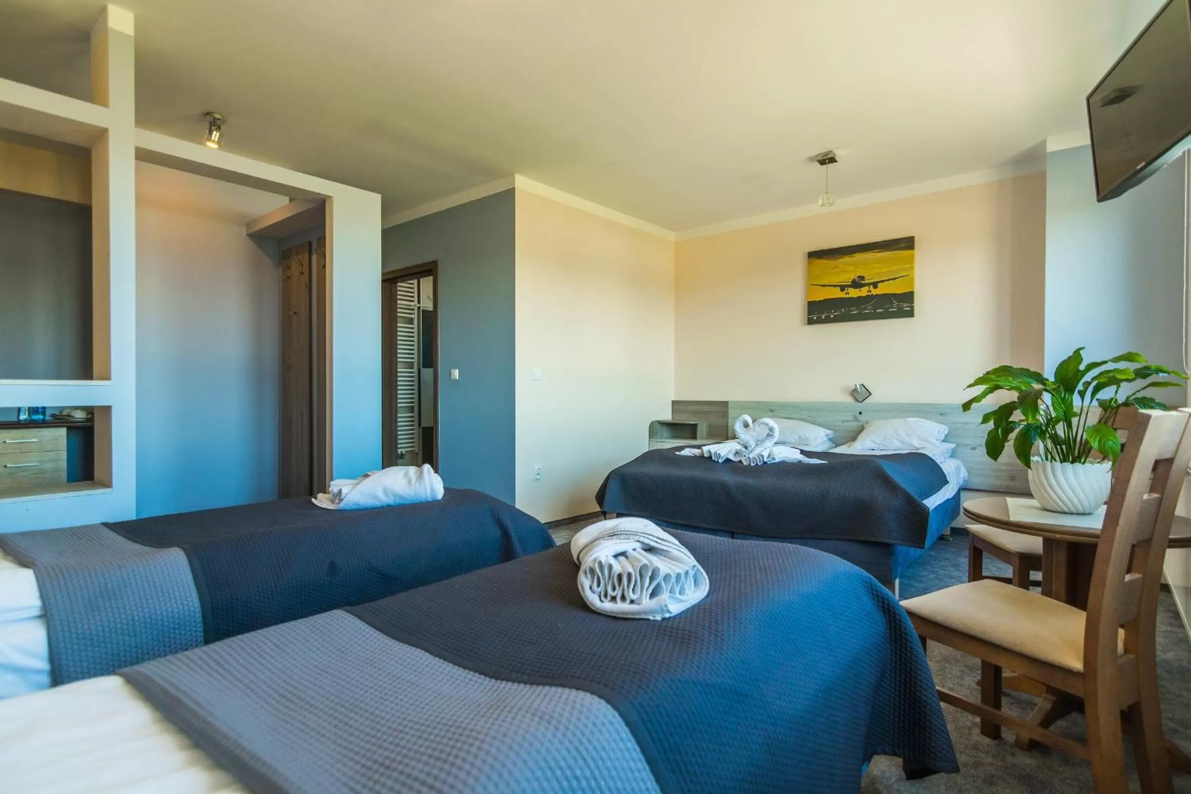 Photo of the whole room, Bed in Resident Rene