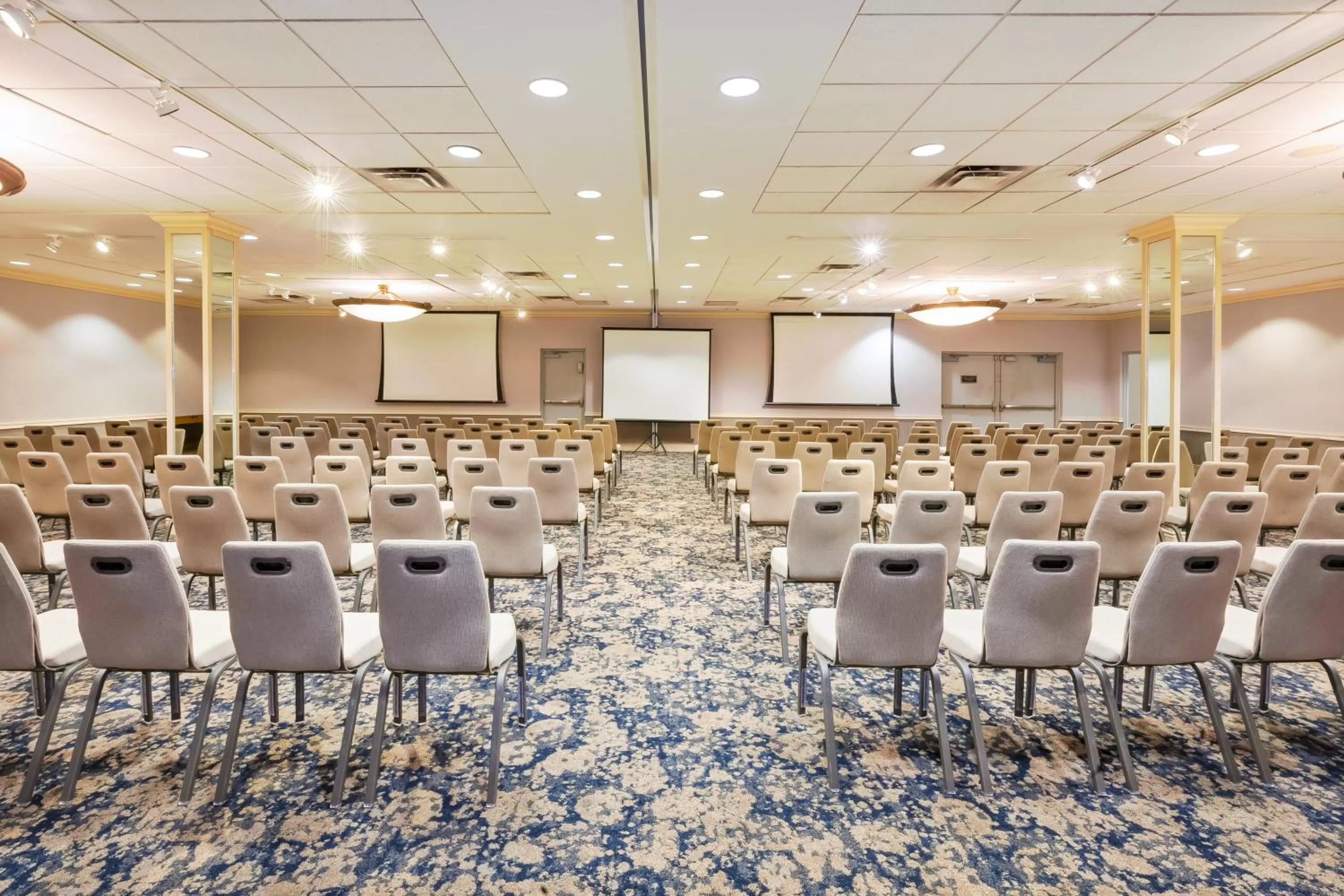 Meeting/conference room in Crowne Plaza Syracuse by IHG