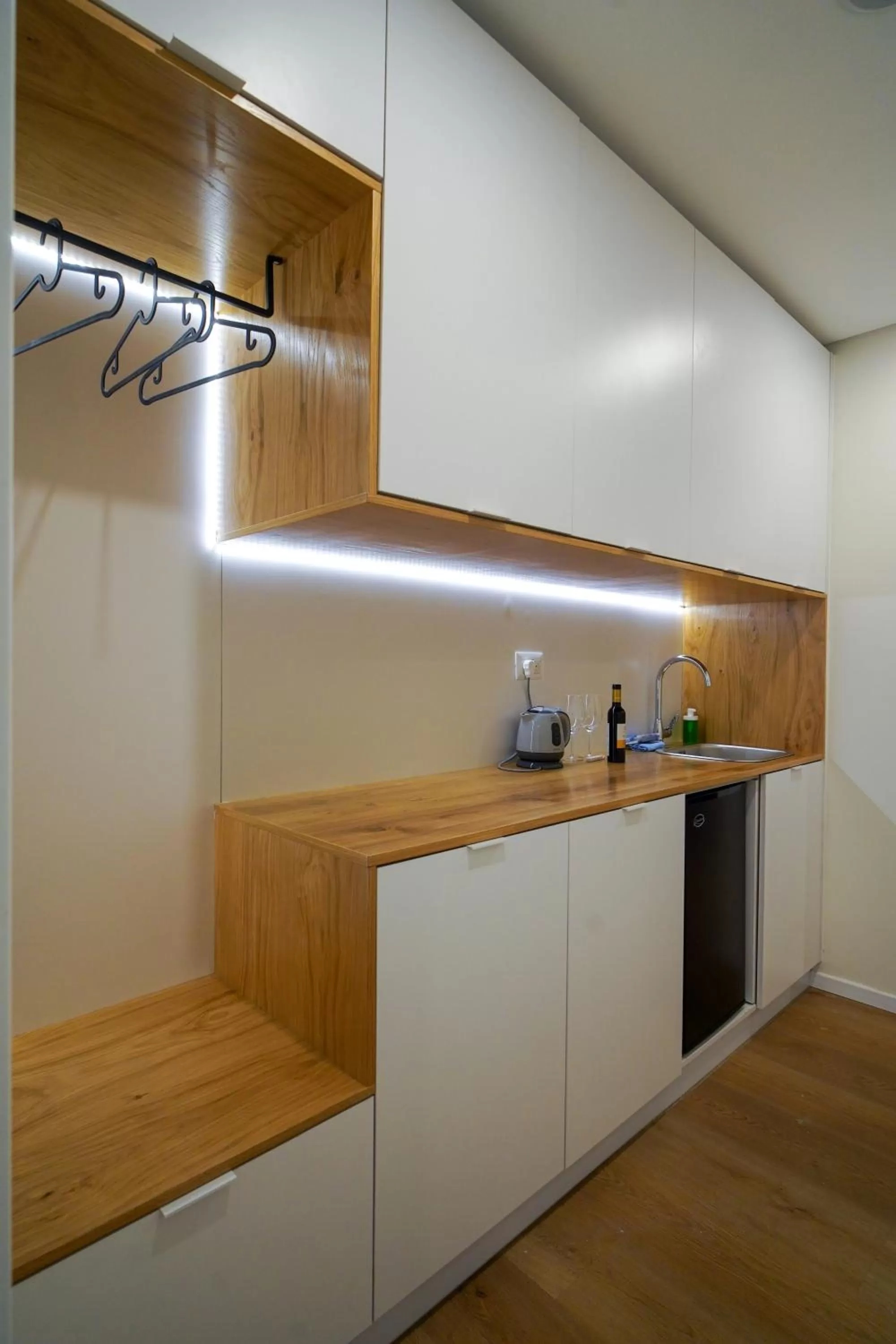 Kitchen or kitchenette in Urbanic Apartments