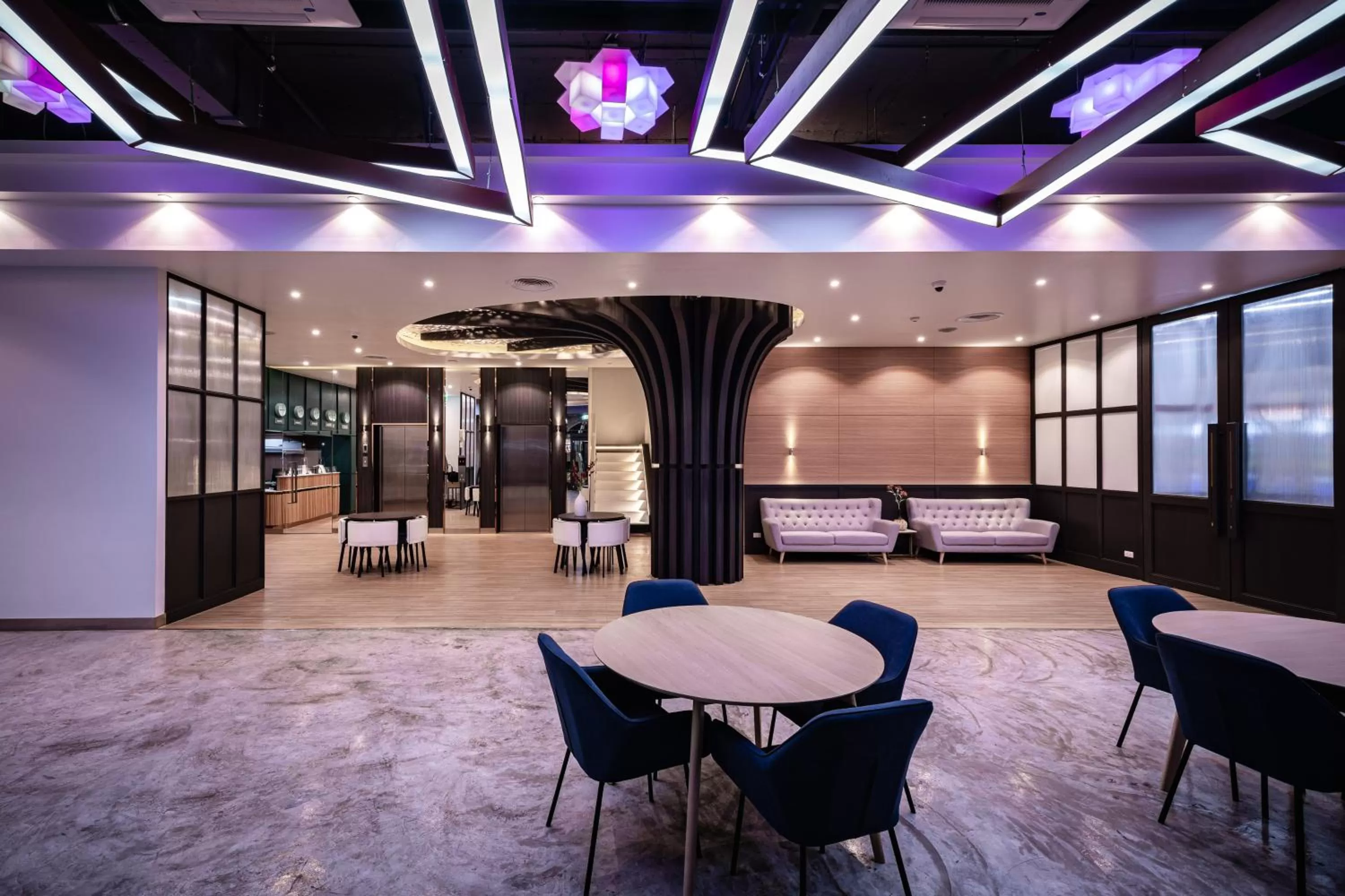 Lobby or reception, Bed in VIX Bangkok at Victory Monument