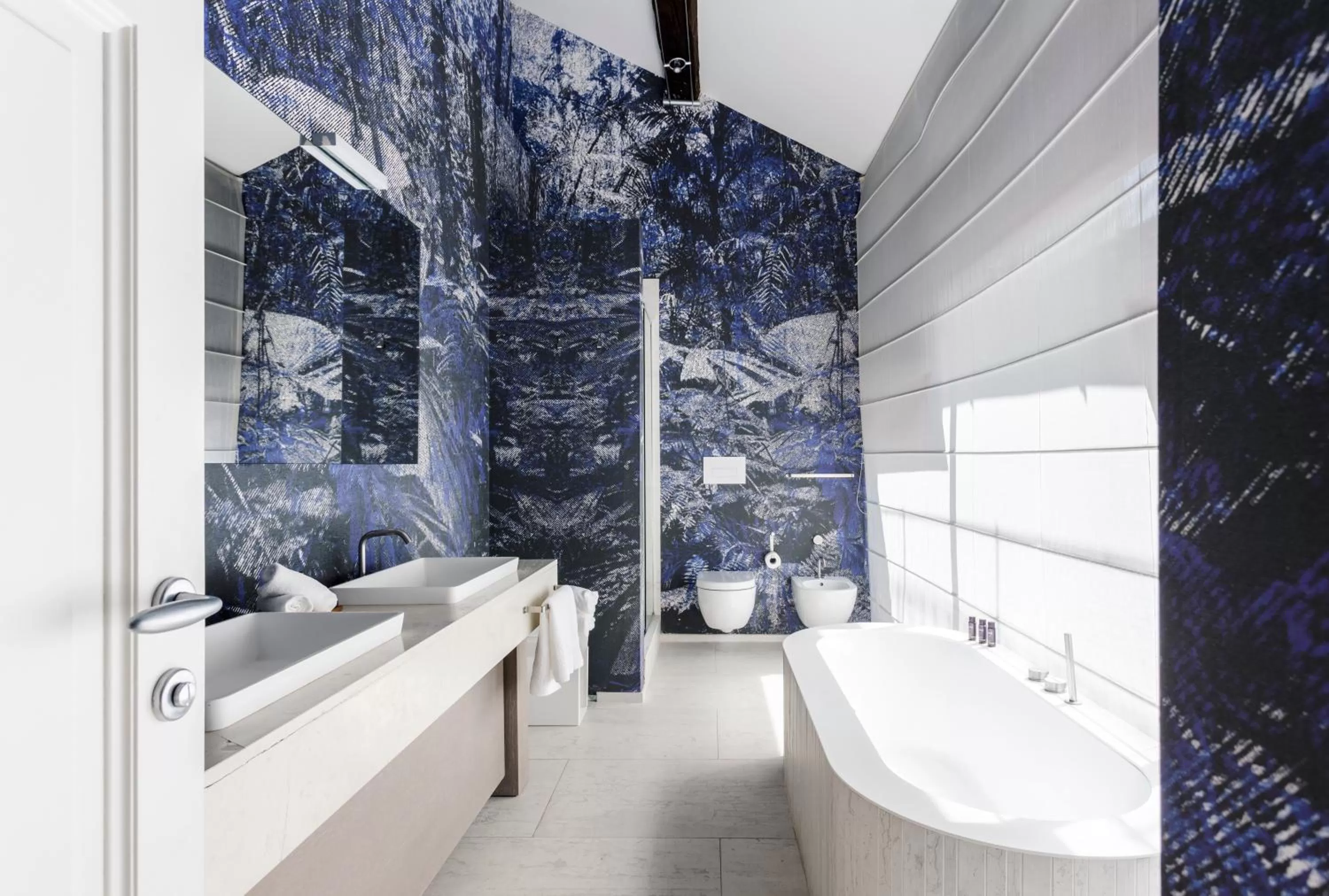 Bathroom in Galleria Vik Milano - Townhouse Galleria - Small Luxury Hotels of the World