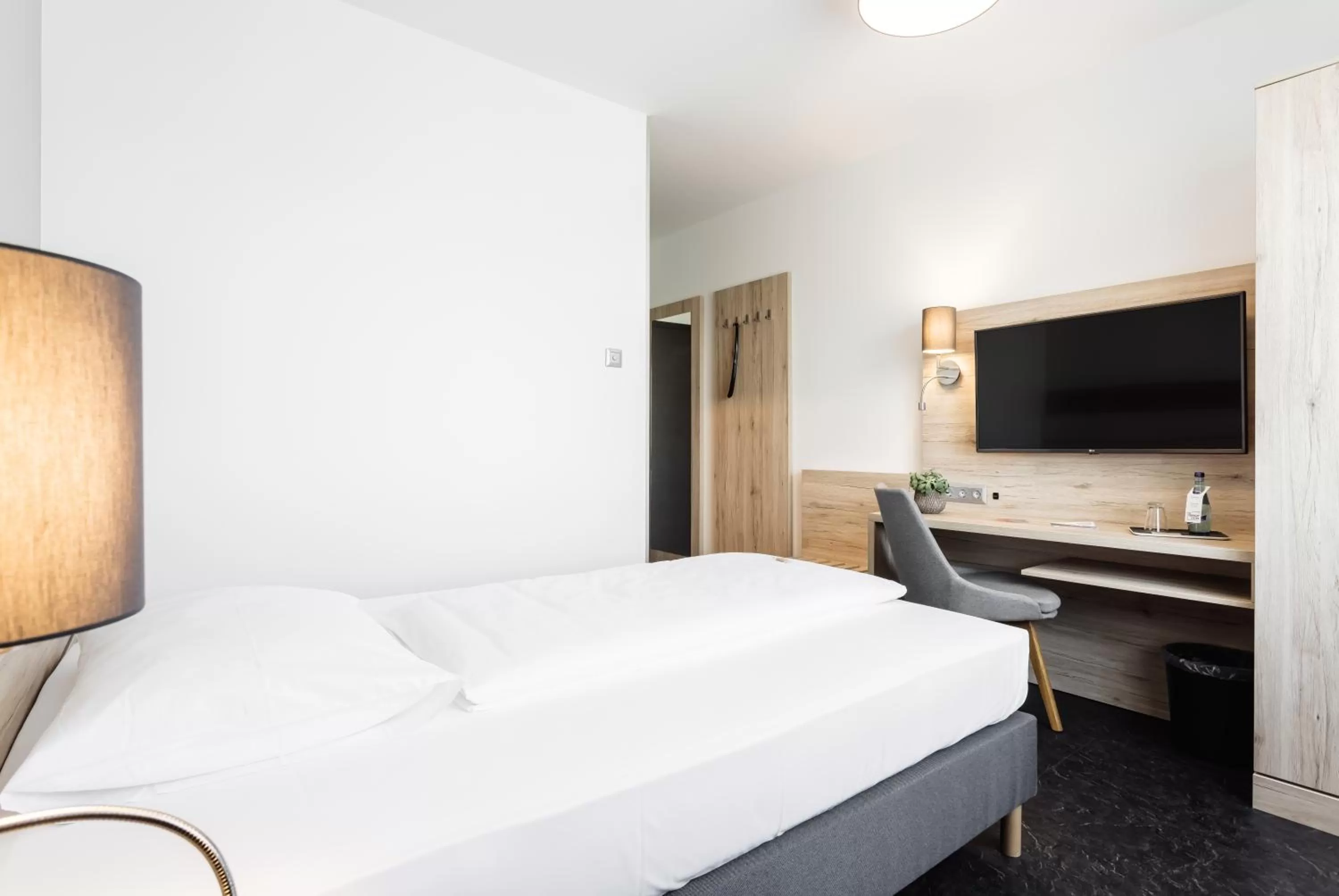 Staff, Bed in Hotel Smart Liv'in