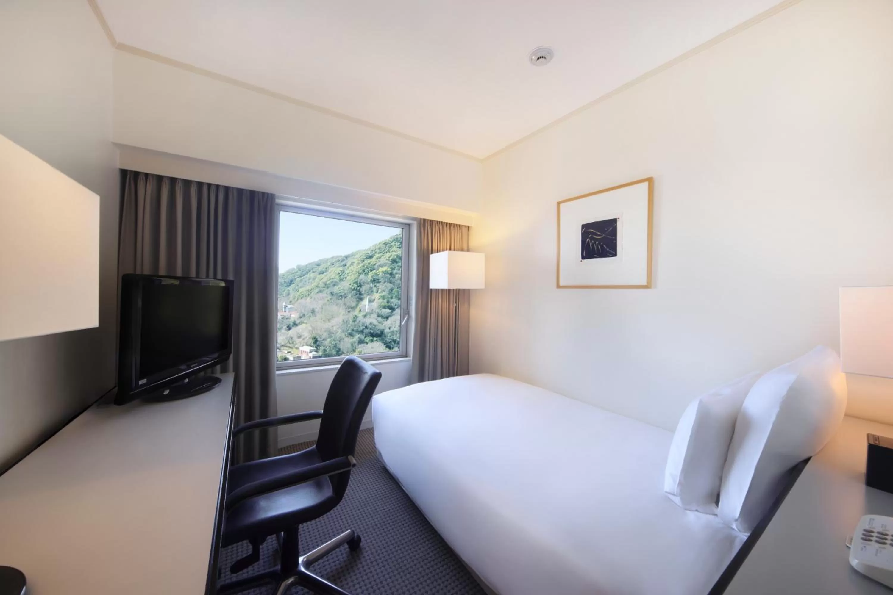 Bedroom, Bed in ANA Crowne Plaza Kobe by IHG