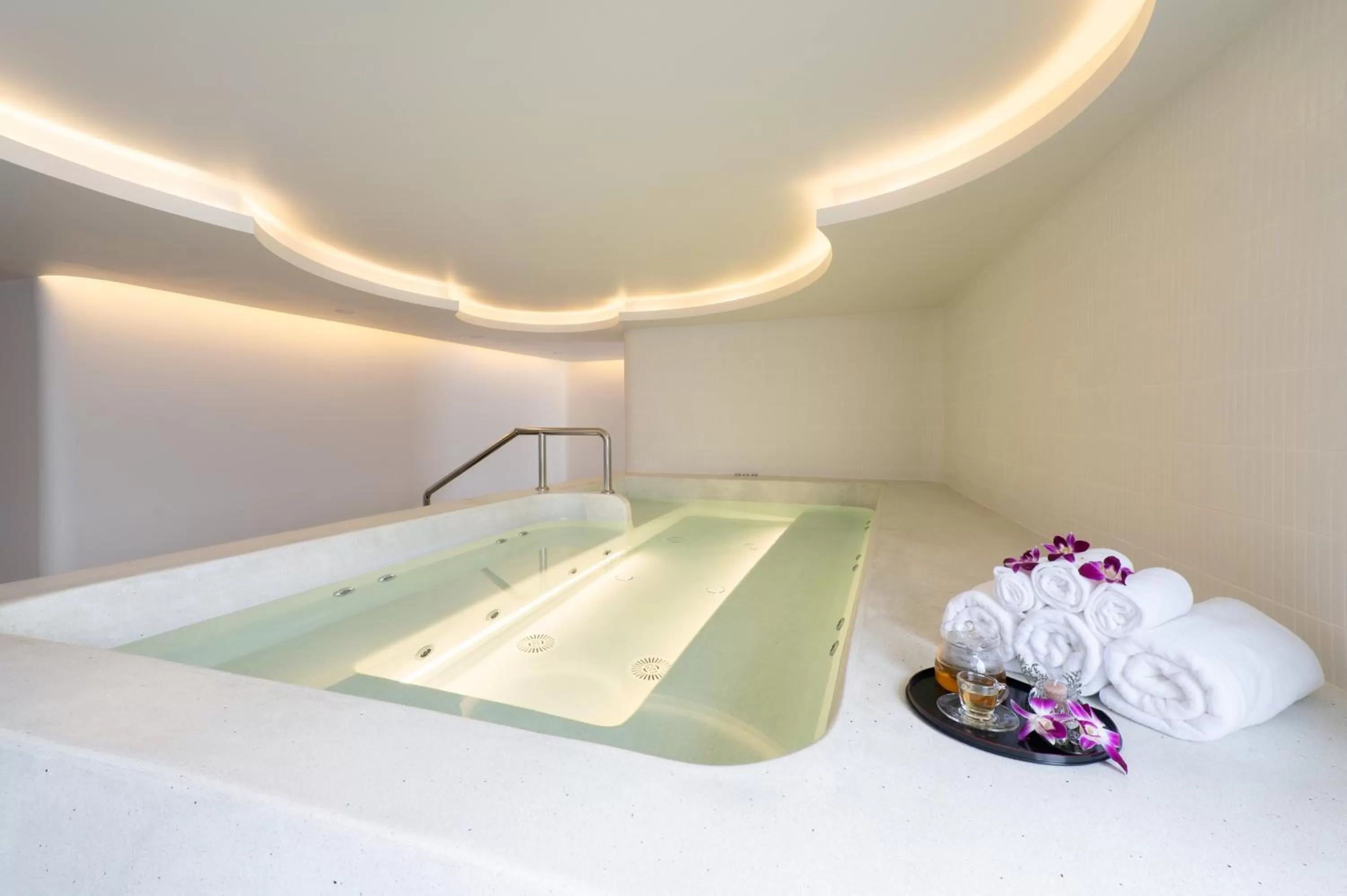 Hot Spring Bath in HOMA Si Racha