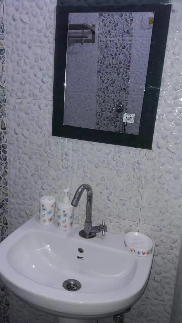 Bathroom in Hotel Kanha Inn Charbagh