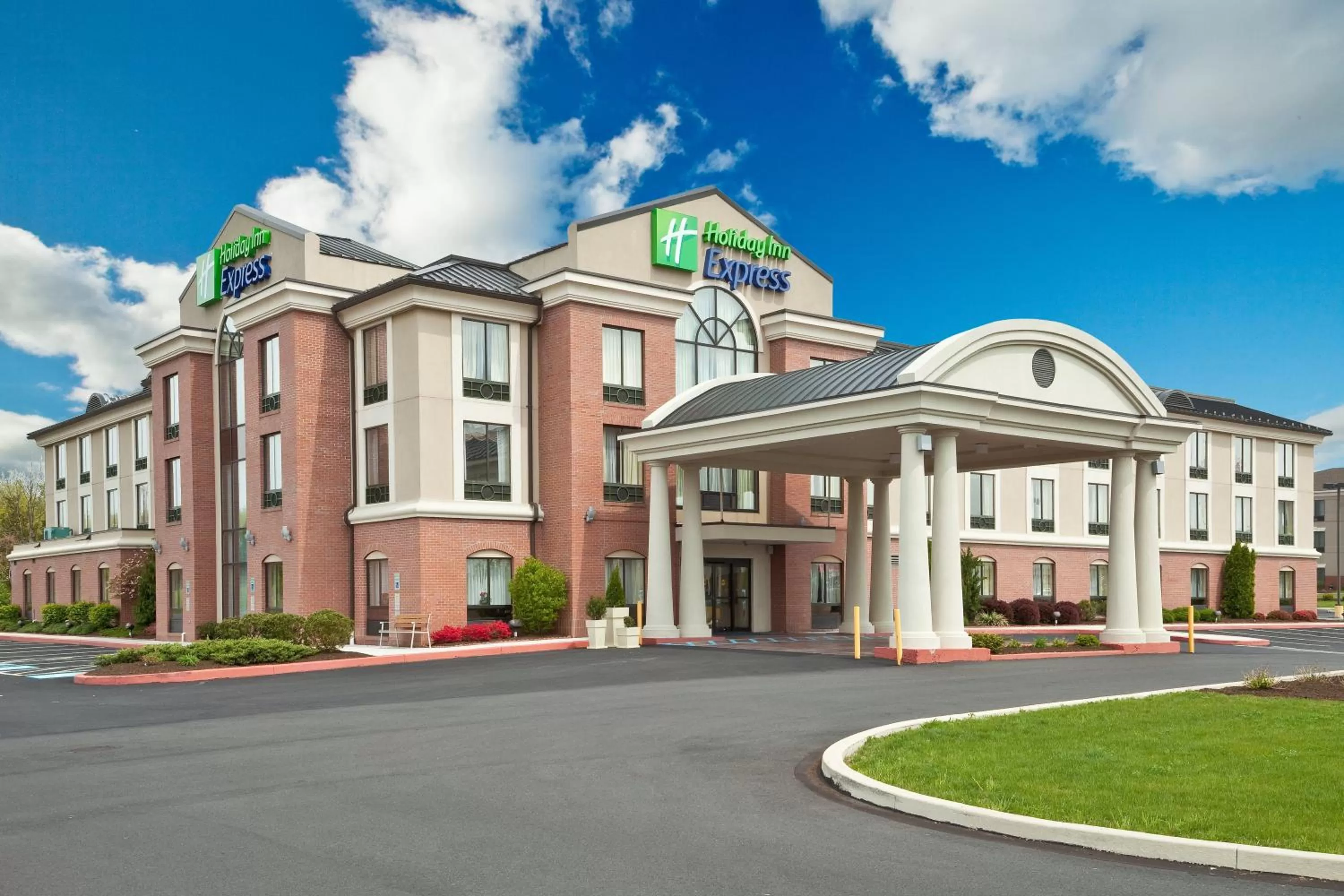 Property building in Holiday Inn Express and Suites Quakertown - Allentown Area by IHG
