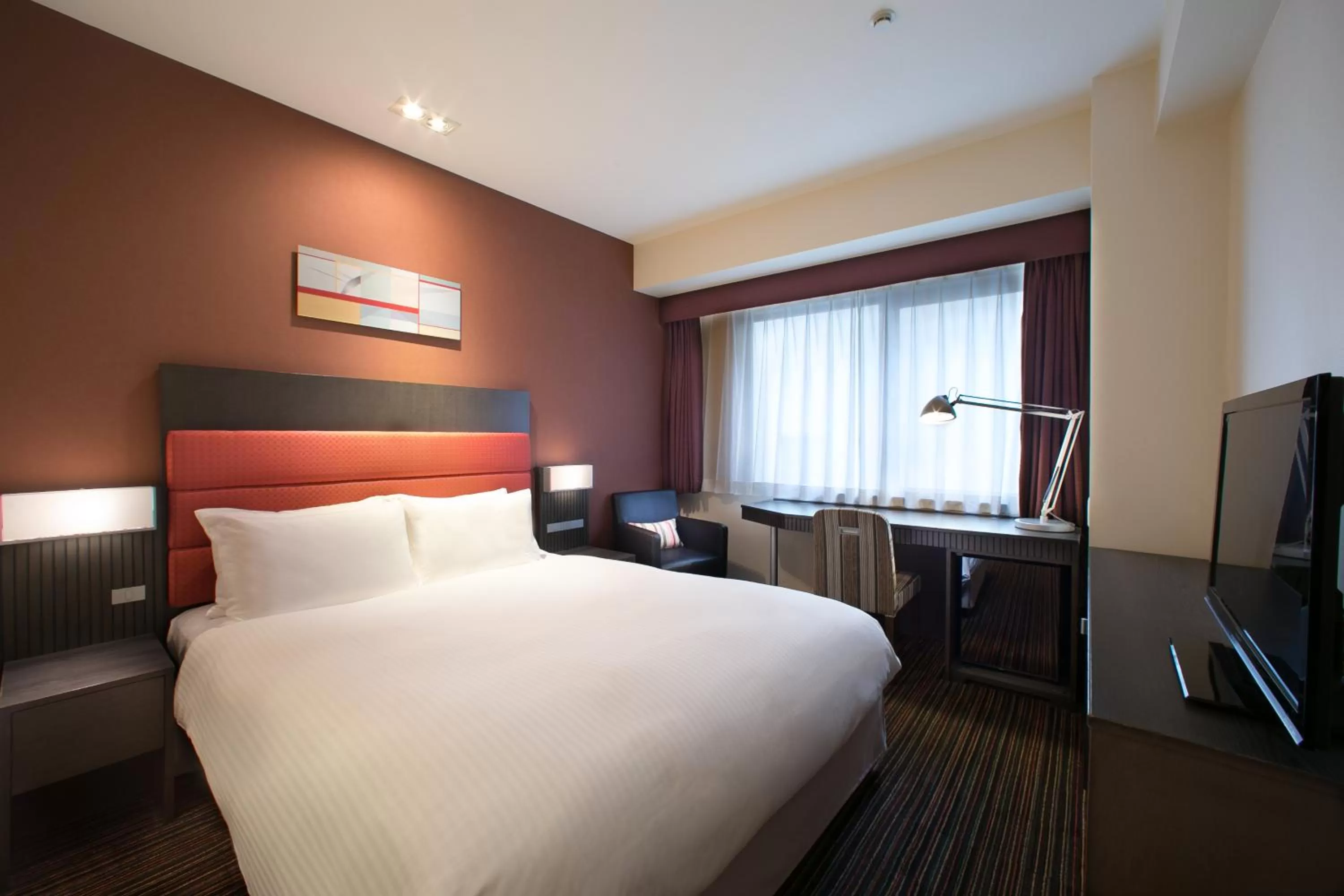 Photo of the whole room, Bed in Holiday Inn Osaka Namba by IHG