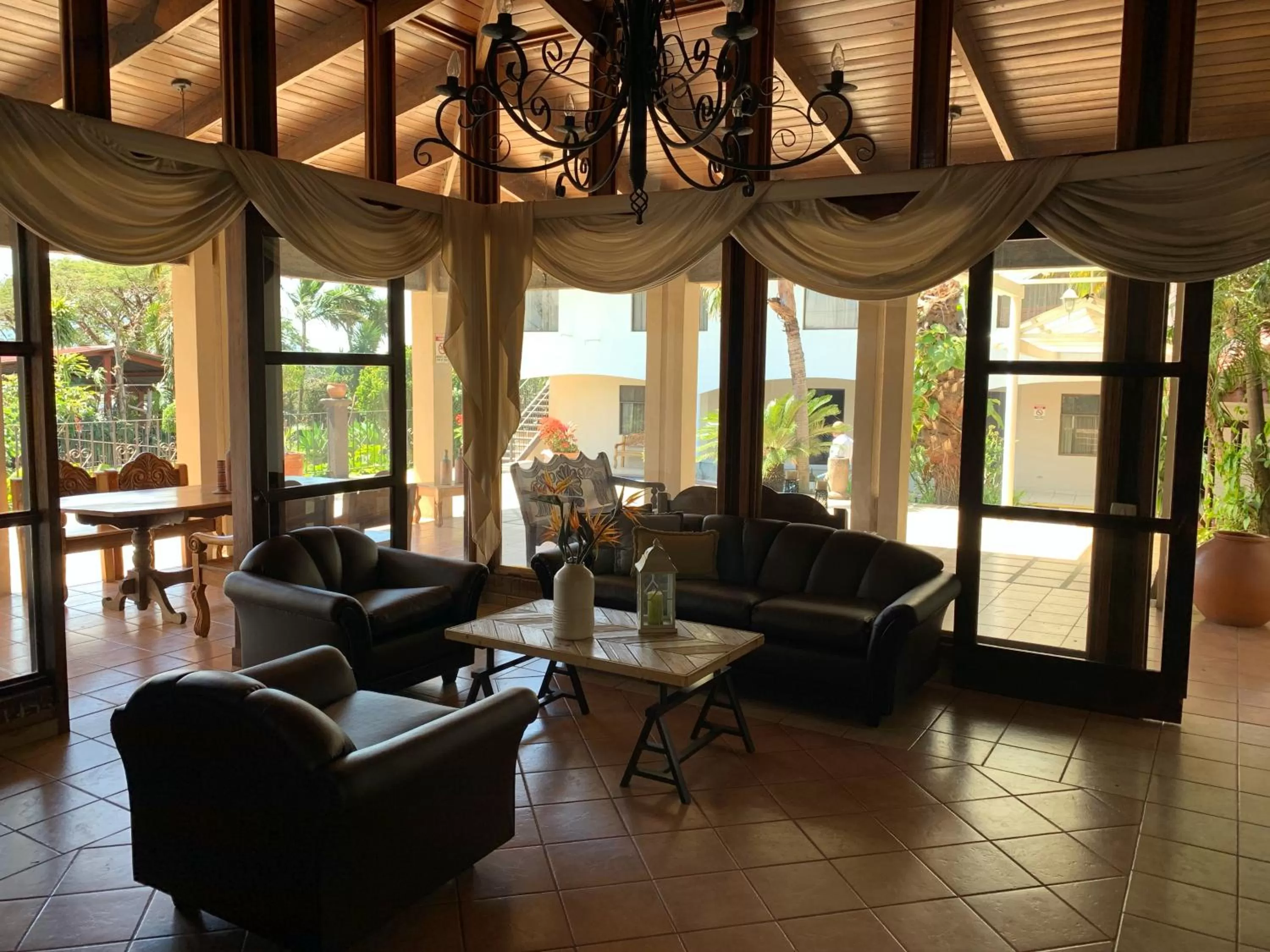 Living room in La Riviera Hotel