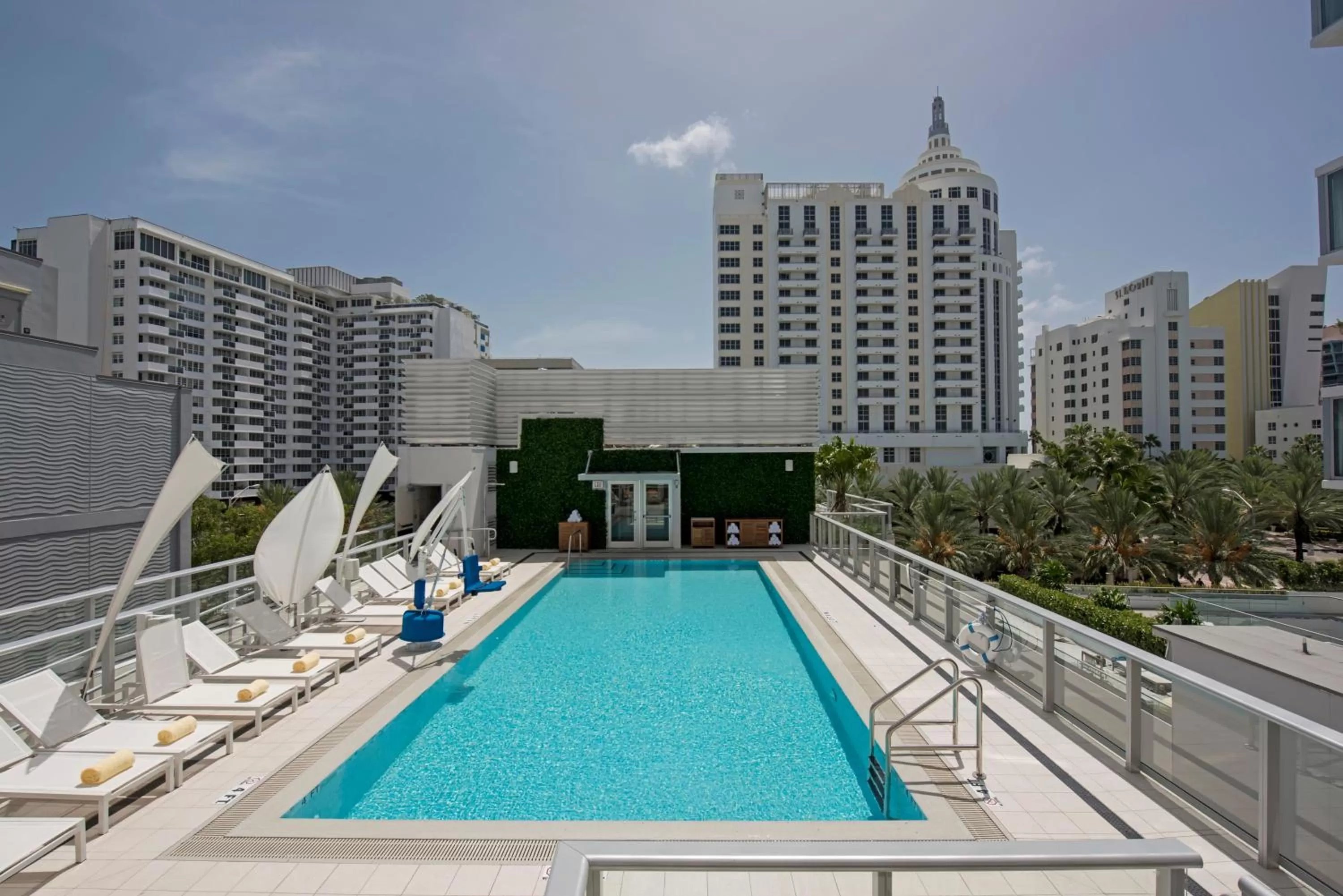 Swimming pool in Iberostar Waves Berkeley Shore