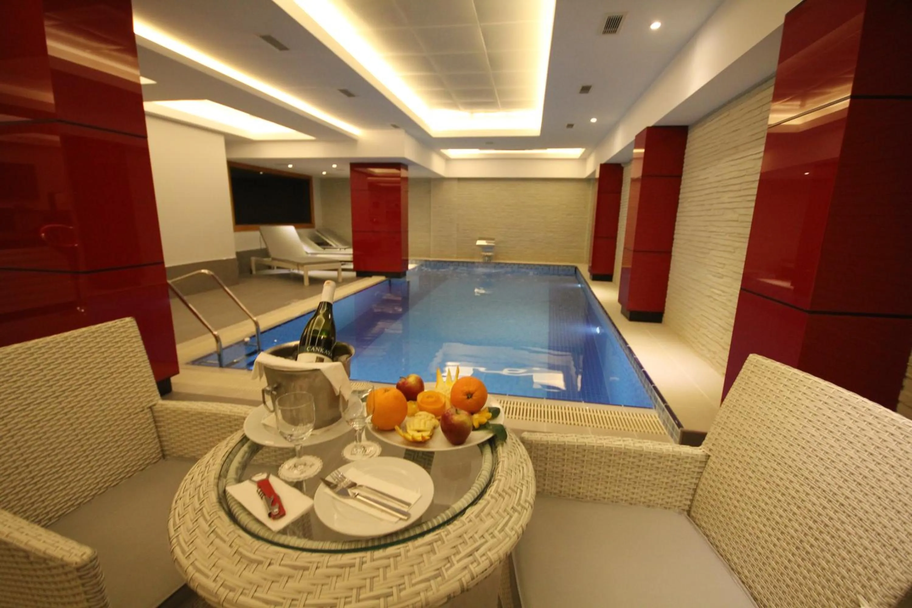 Swimming pool in Grand Washington Hotel