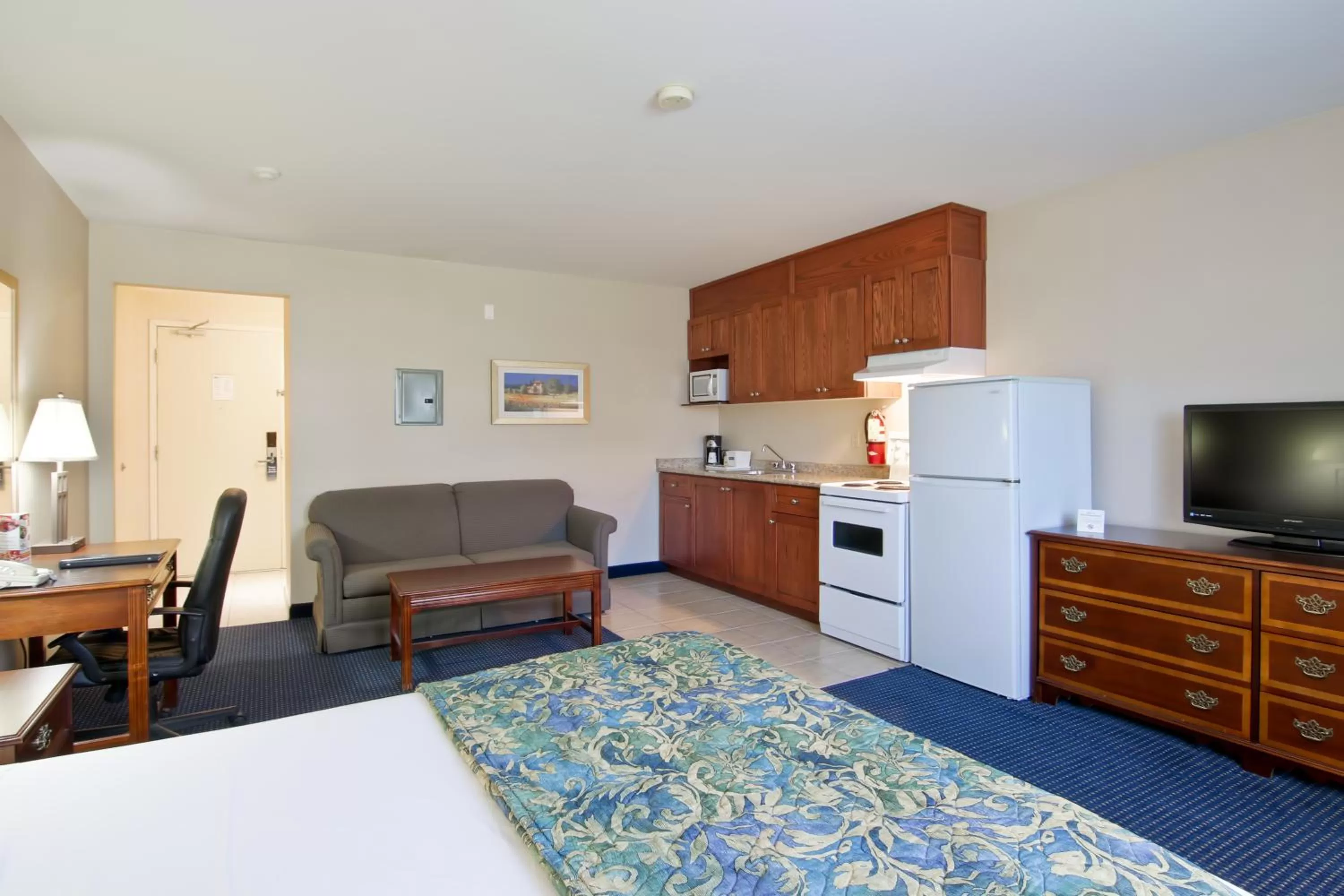 Queen Studio - Non-Smoking in Travelodge by Wyndham Trenton