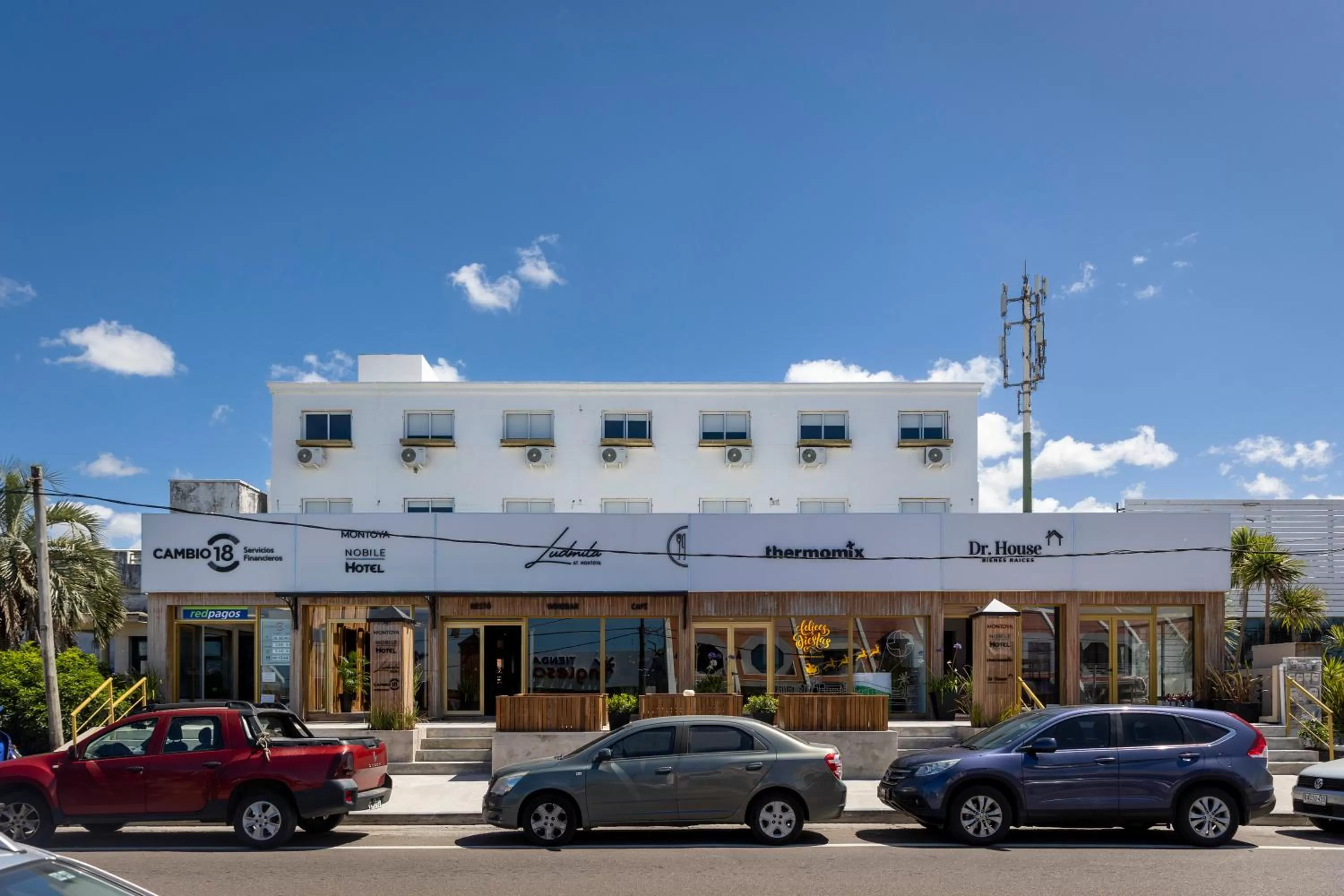 Property building in Nobile Hotel Montoya