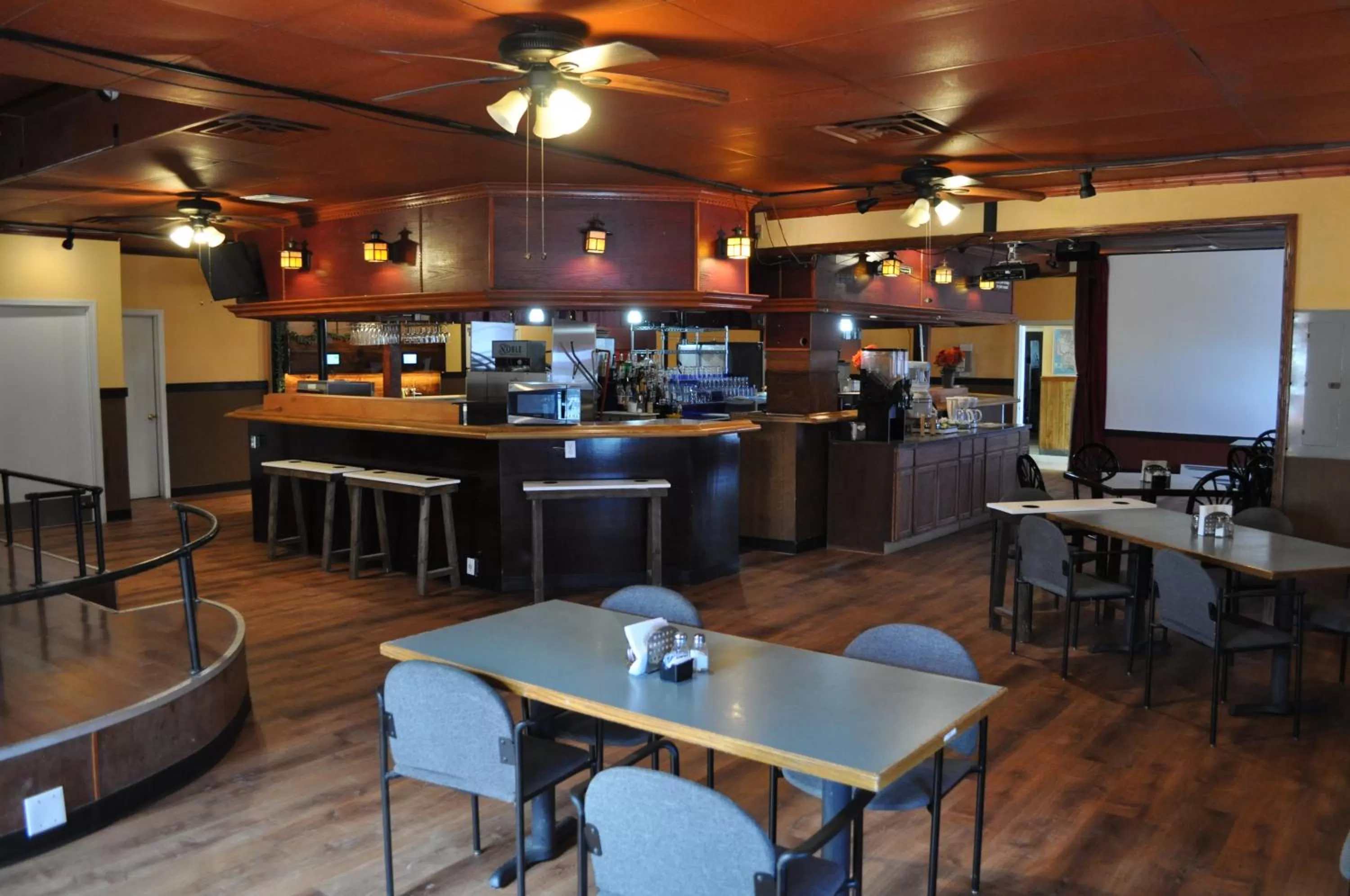 Restaurant/places to eat, Lounge/Bar in K7 Bed and Breakfast