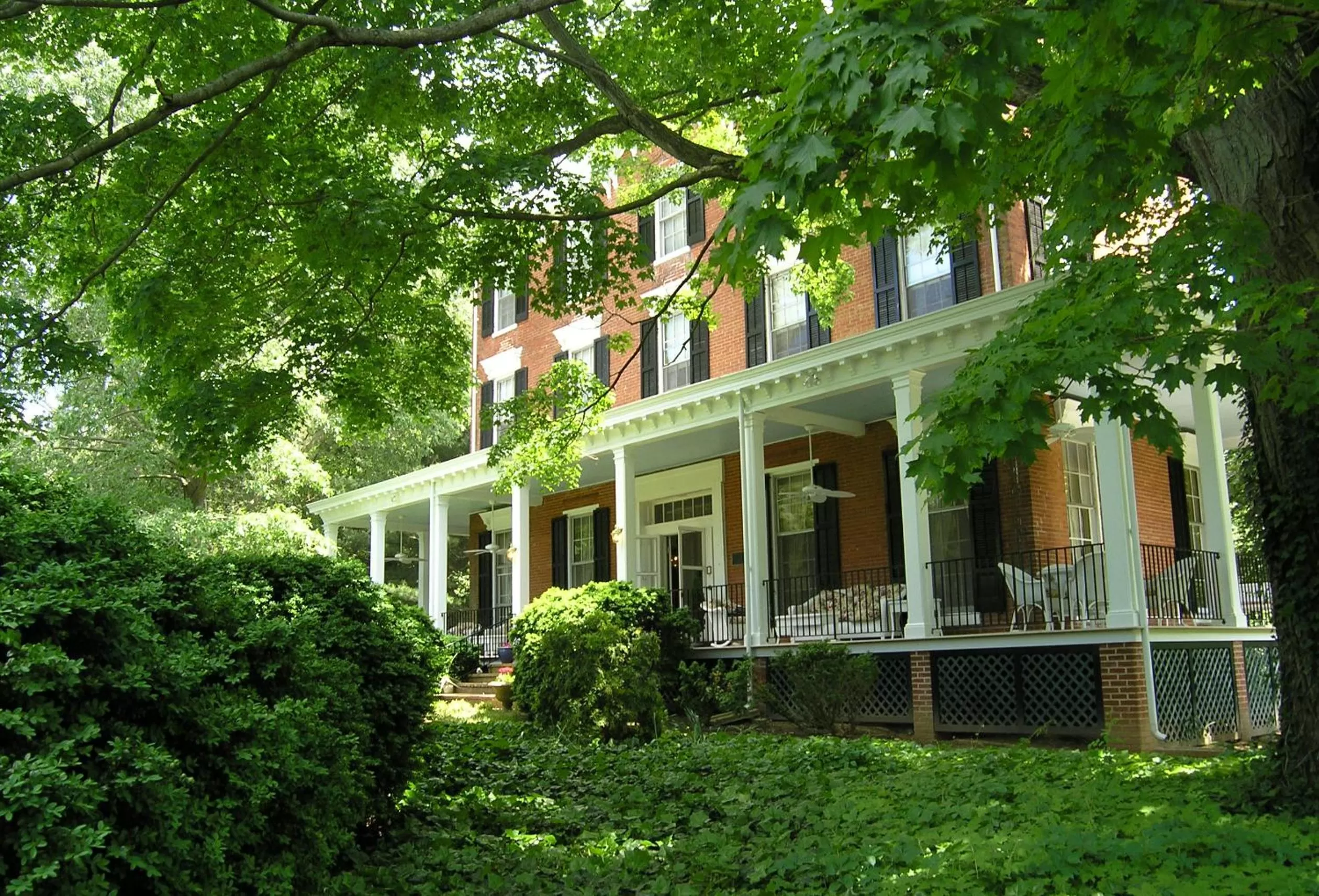 Garden, Property Building in Brampton Bed and Breakfast Inn