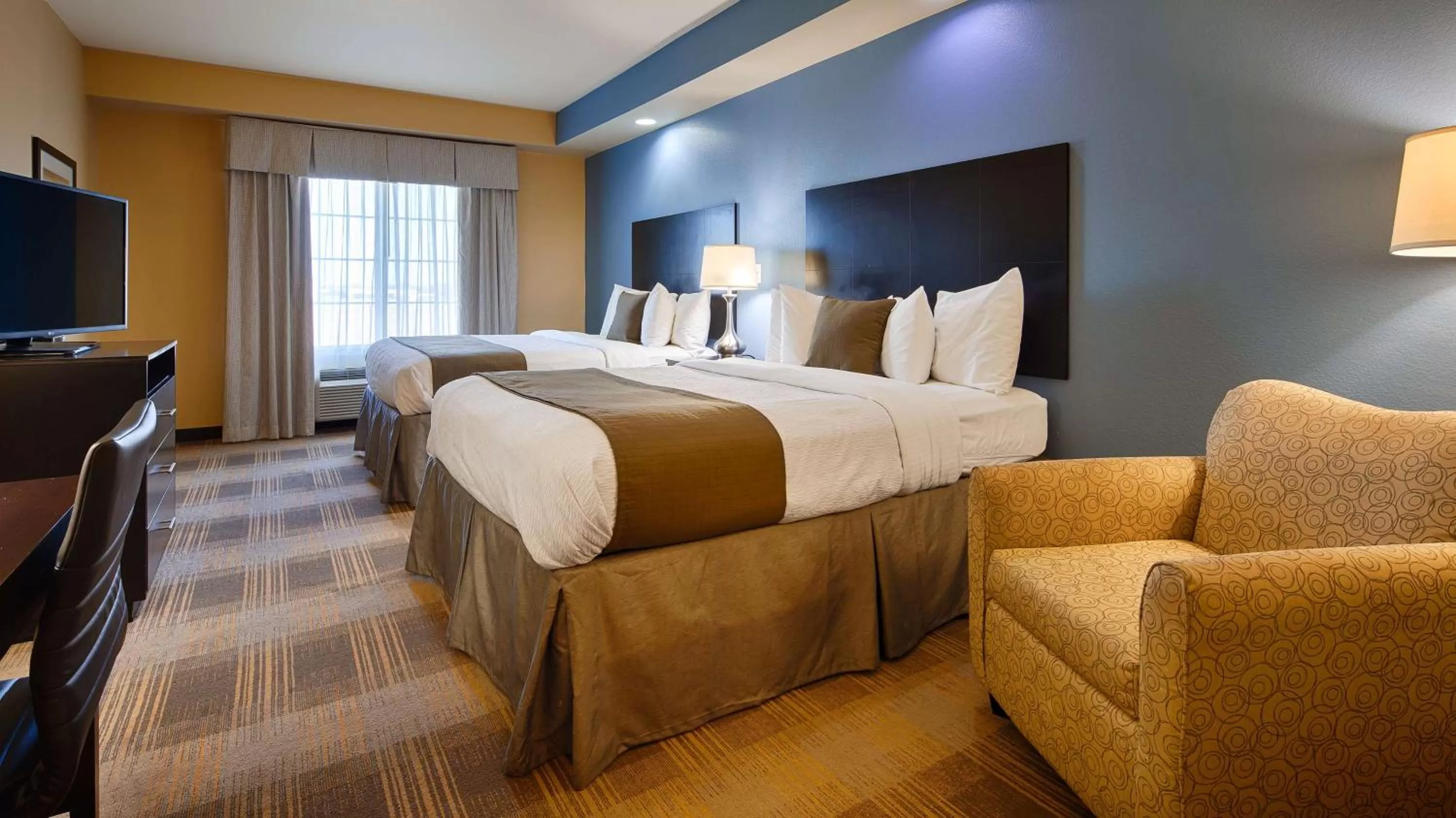 Queen Room with Two Queen Beds and Roll-In Shower - Disability Access/Non-Smoking in Best Western Plus Fort Worth Forest Hill Inn & Suites