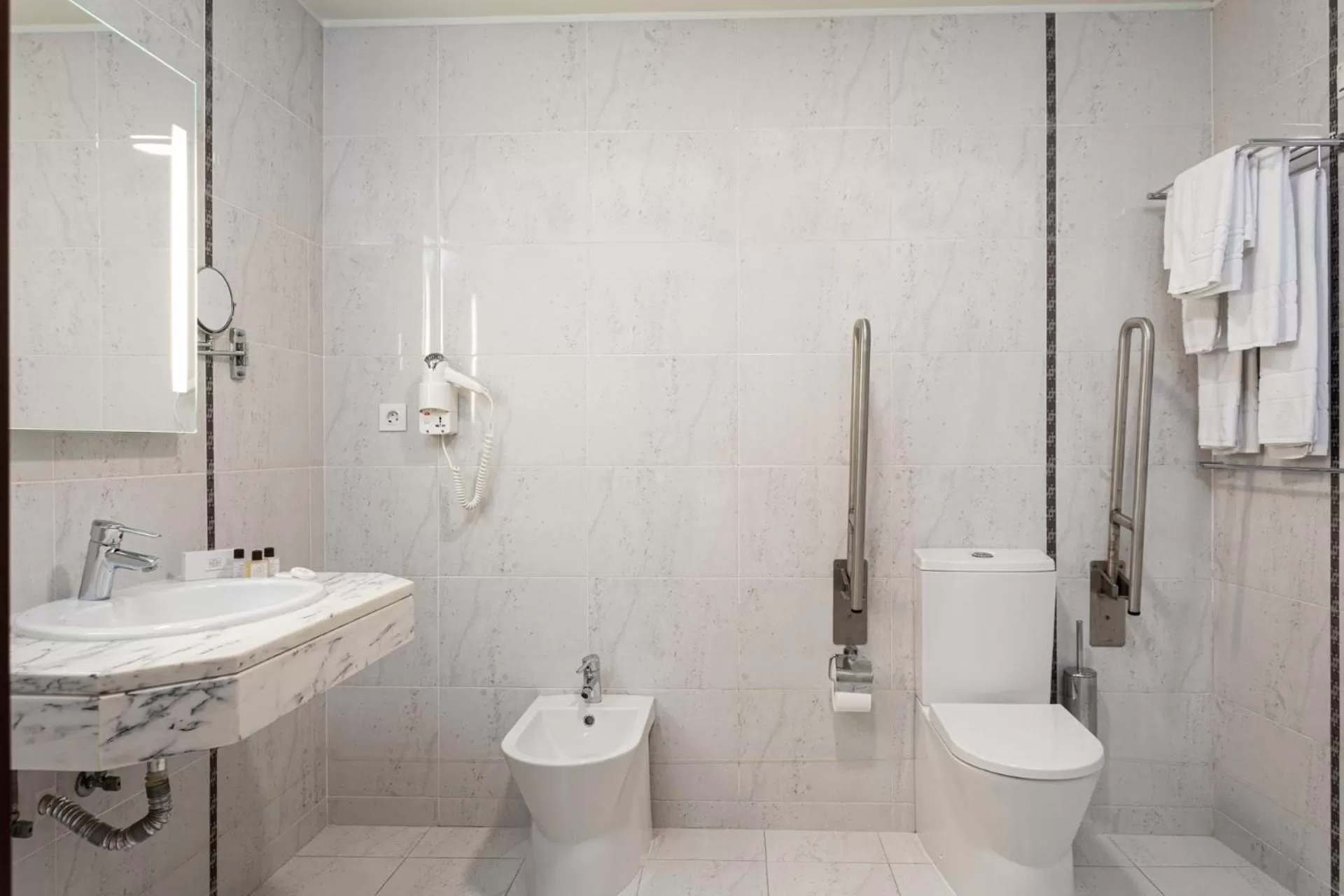 Bathroom in Hotel Aveiro Center by Alboi Group