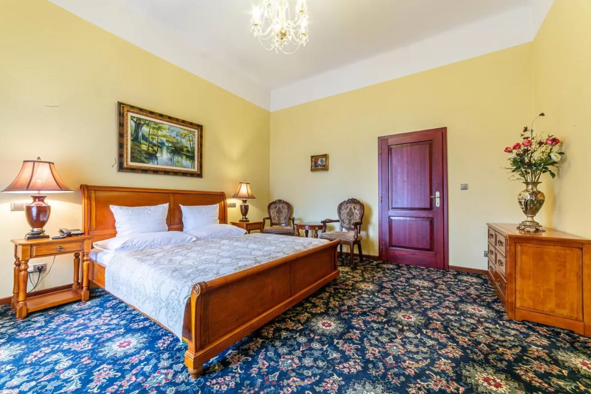 Bed in Chateau Zbiroh