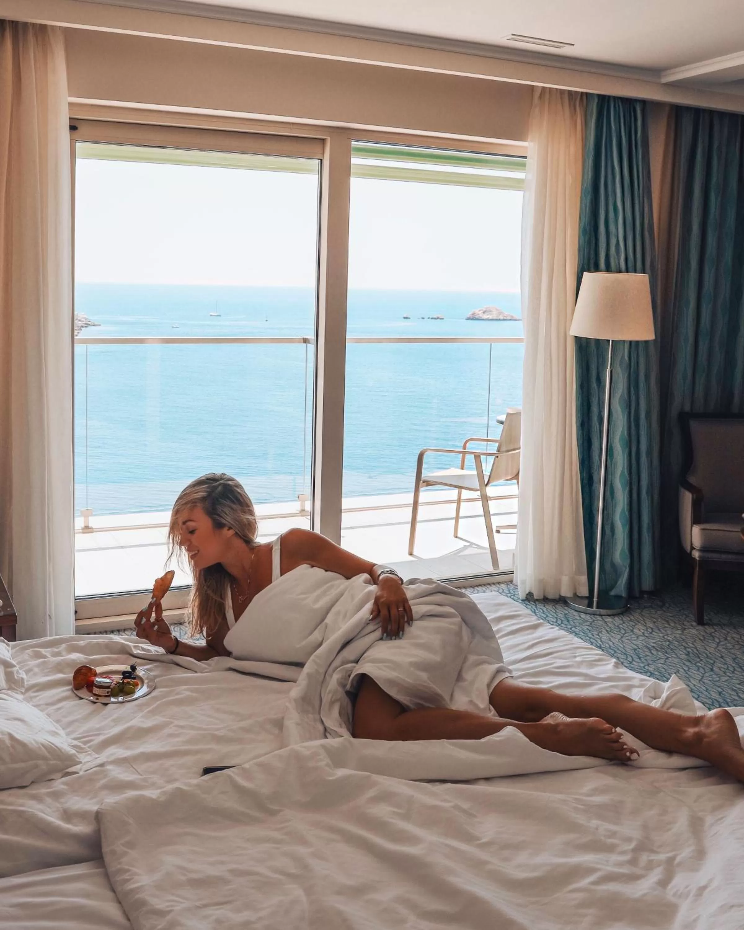 Bedroom, Bed in Hotel More