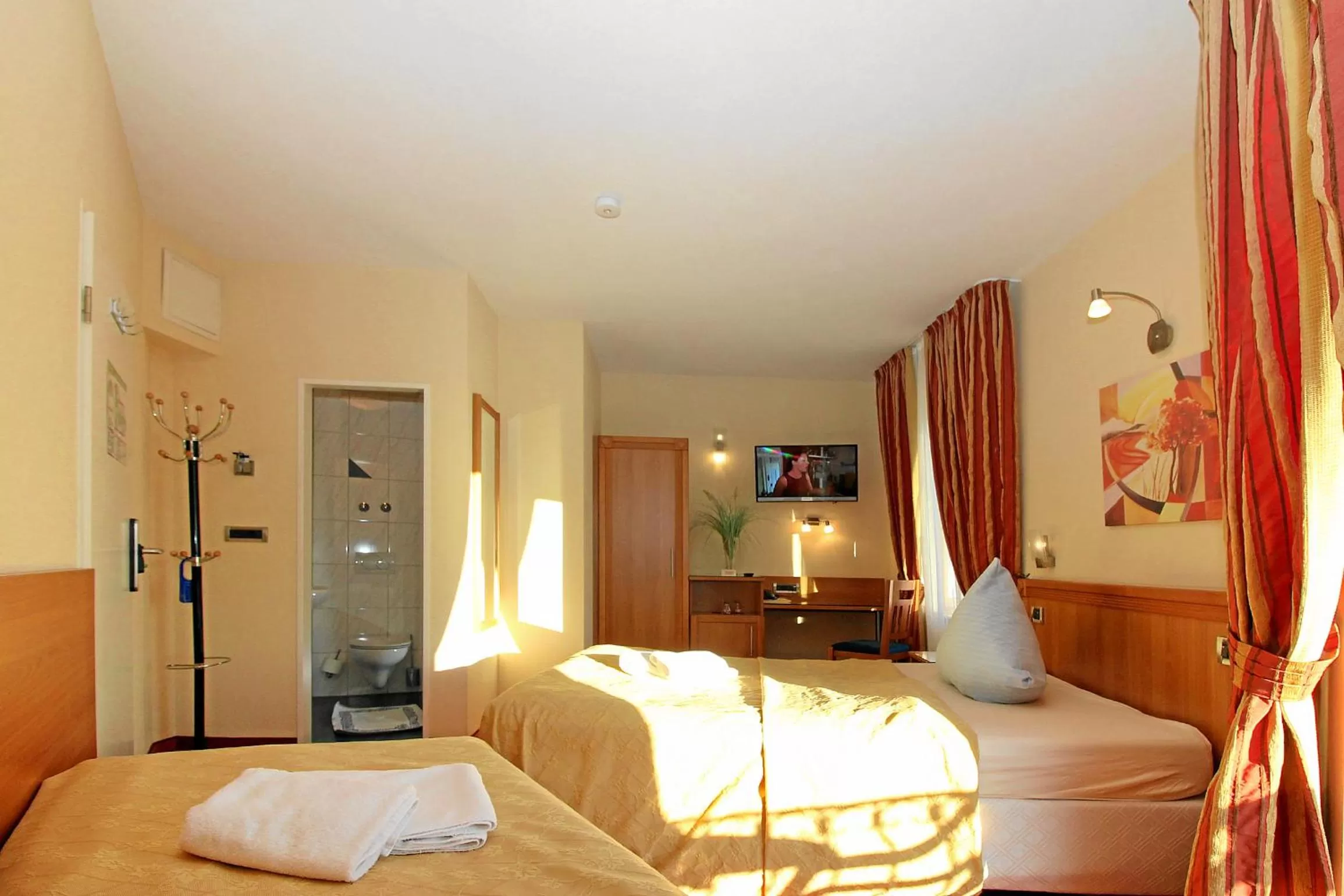 Photo of the whole room, Bed in Hotel-Restaurant Axion