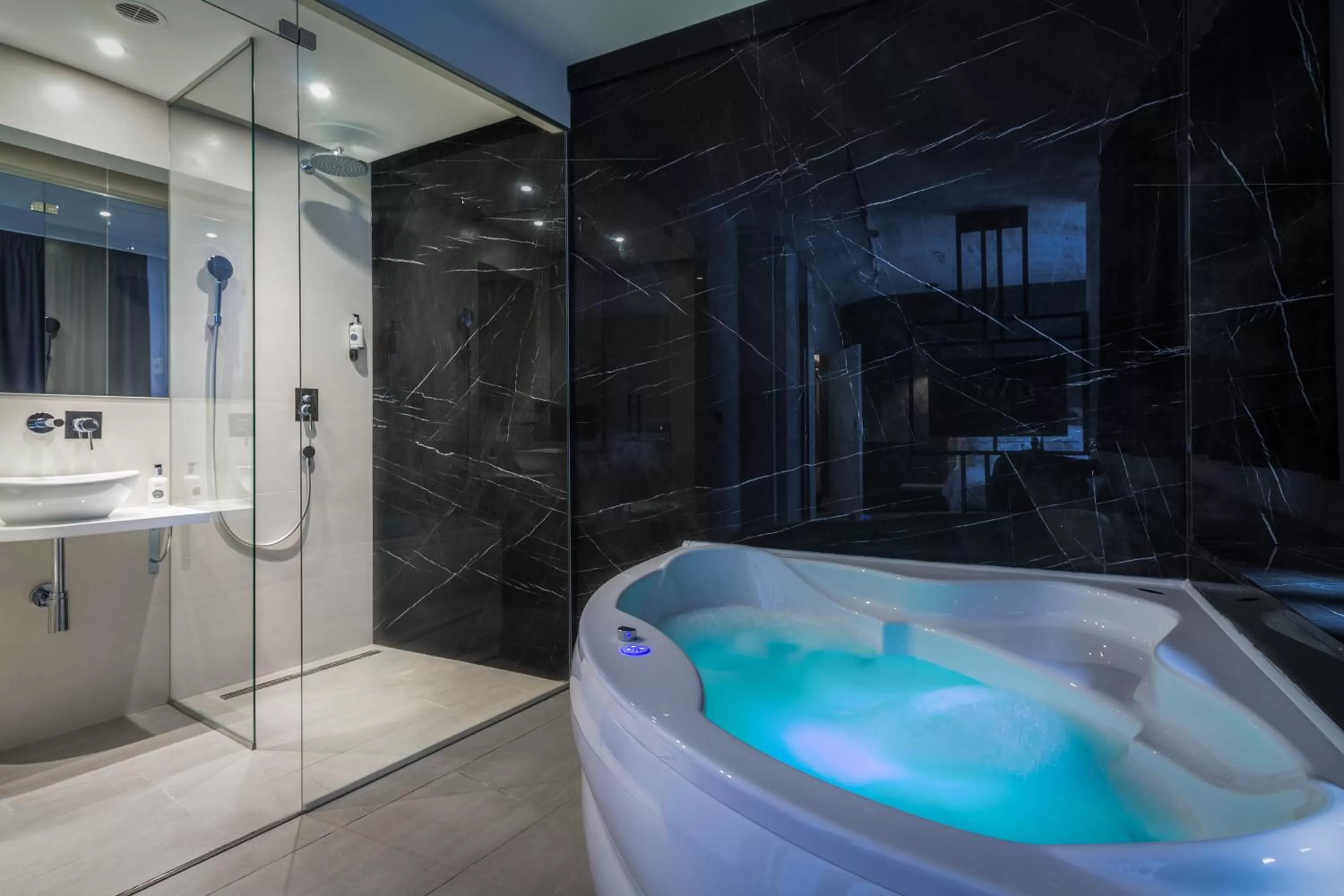 Bathroom in Level Luxury Suites