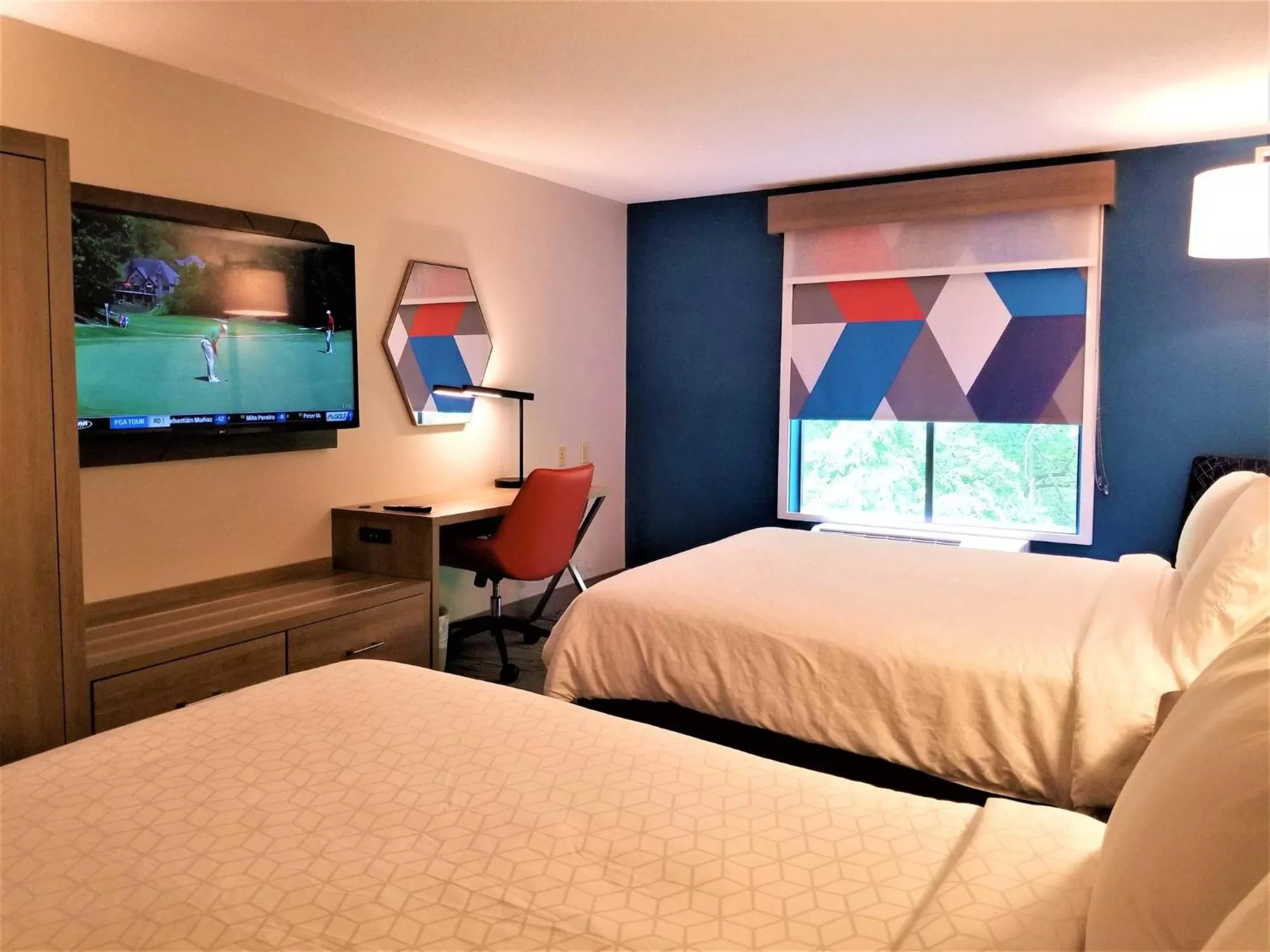 Photo of the whole room, Bed in Holiday Inn Express Apex - Raleigh by IHG