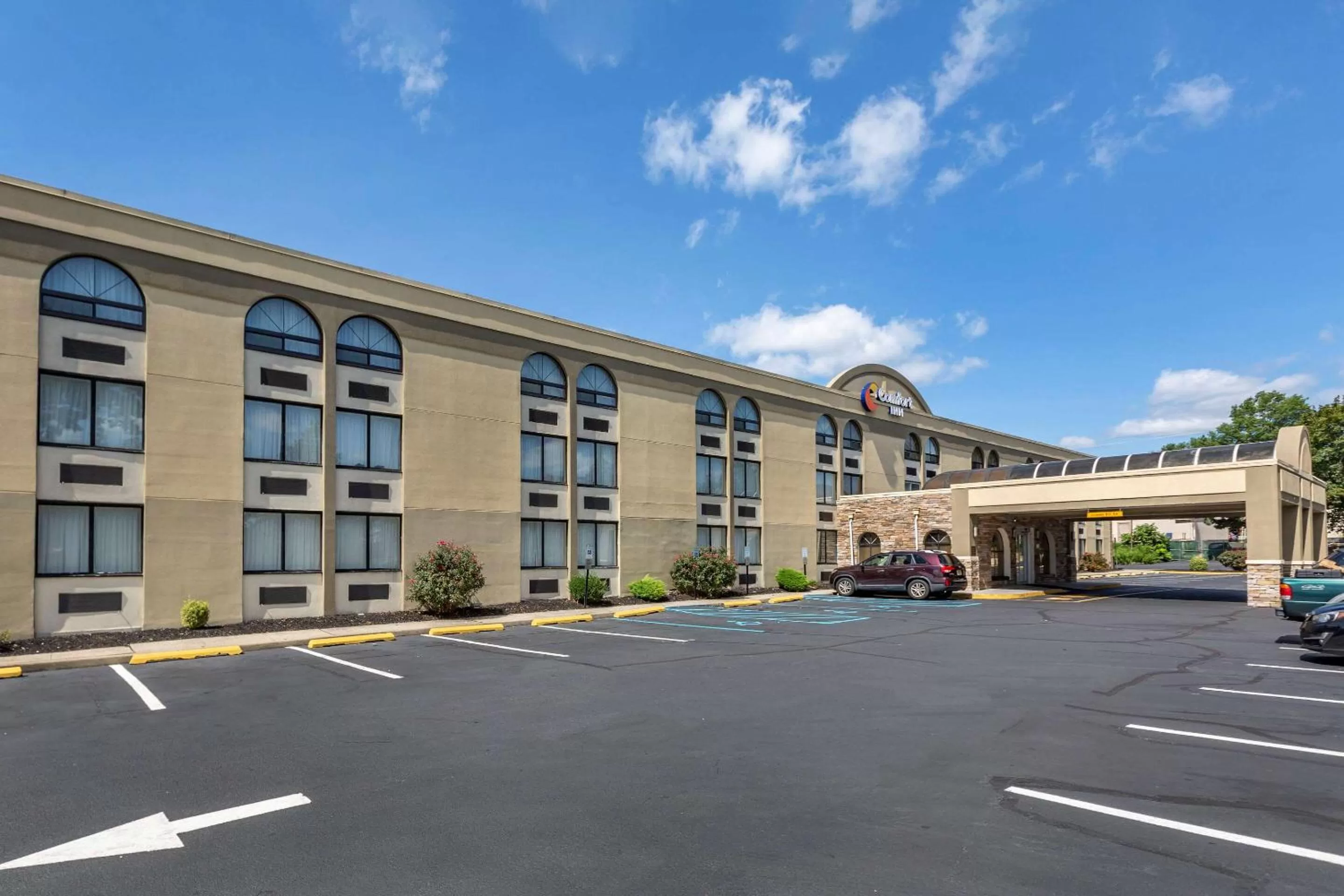 Property building in Comfort Inn Edison - New Brunswick