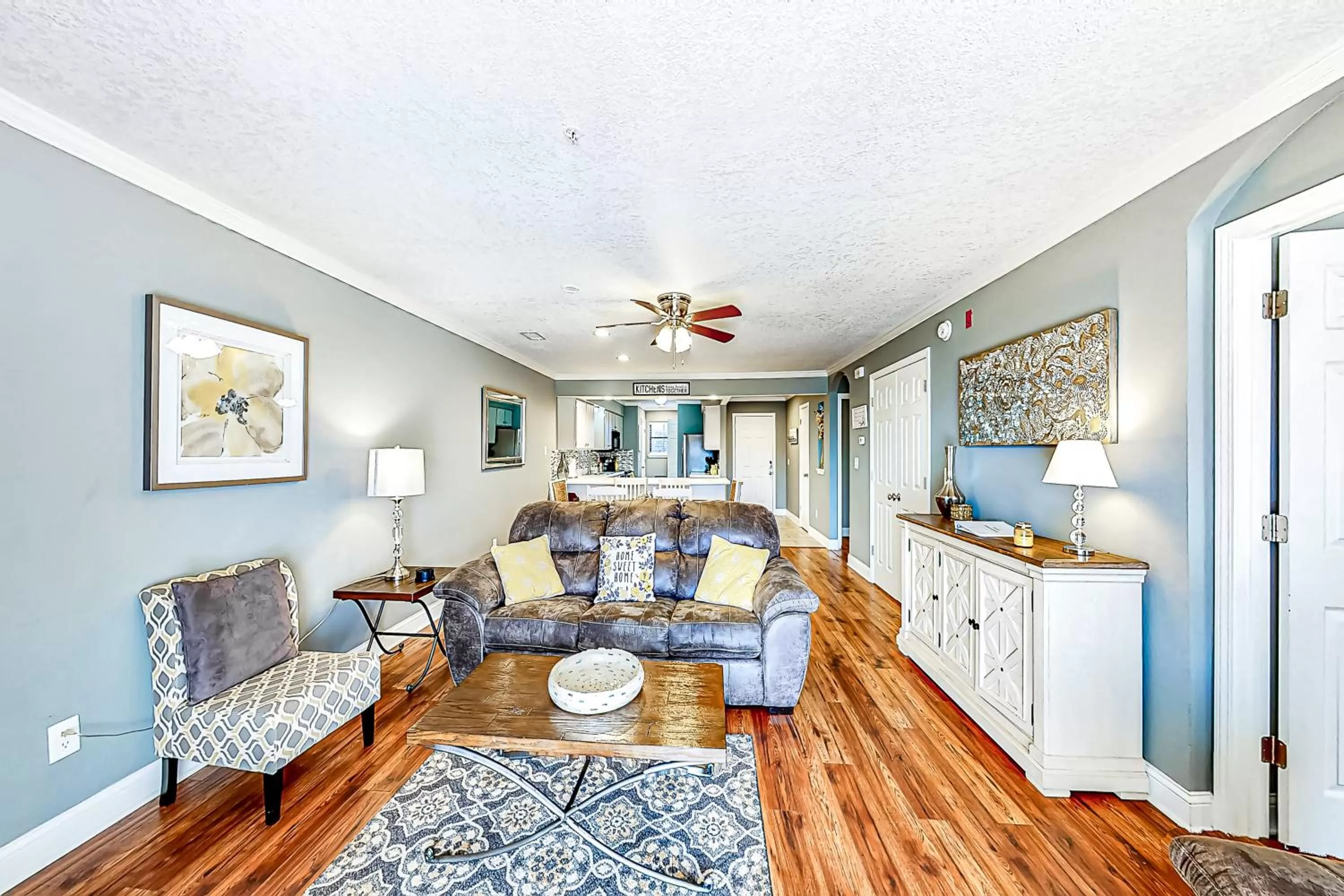 Seating Area in Thousand Hills - The Knollwood At Foothills