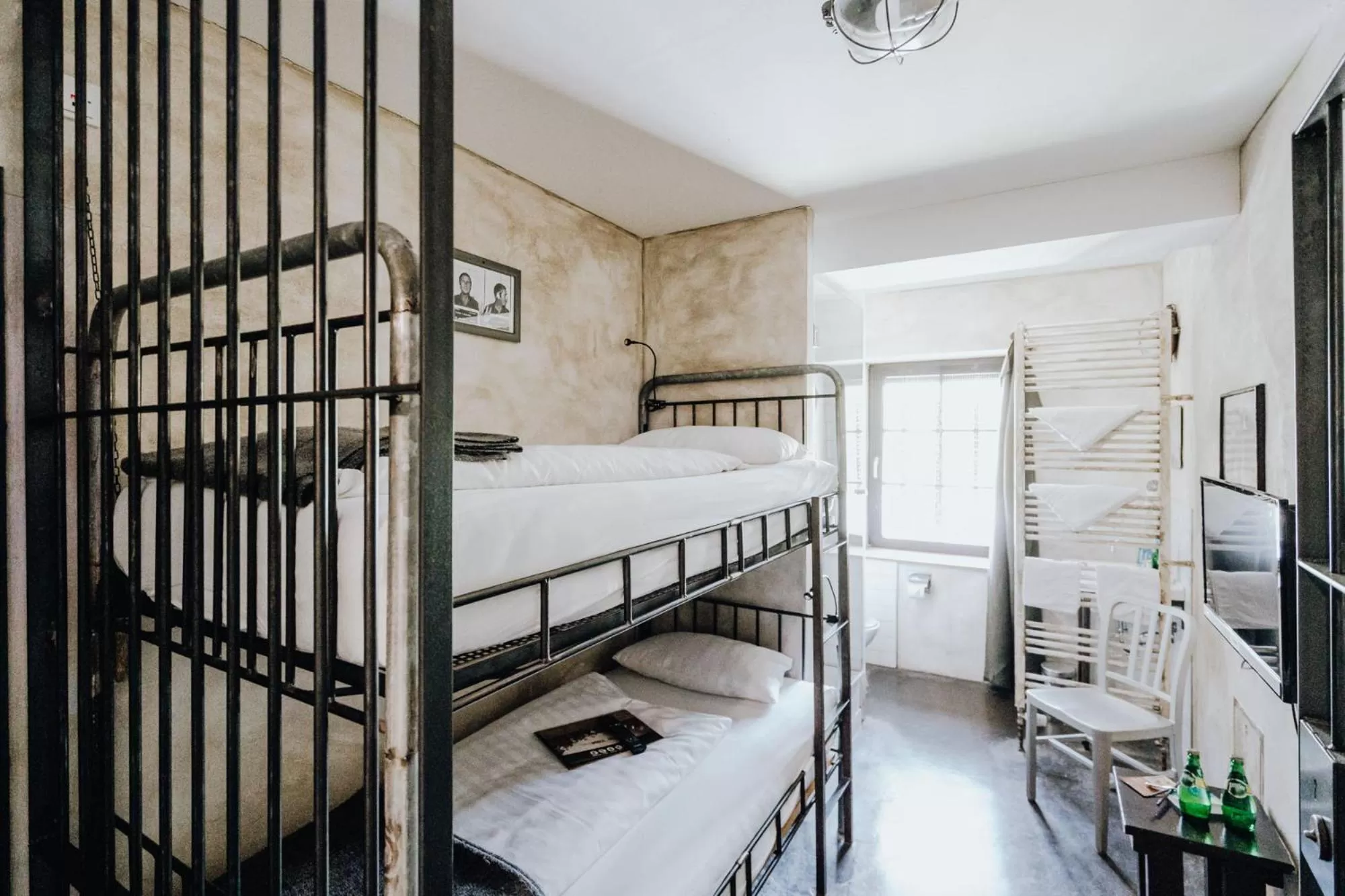 Photo of the whole room, Bed in Road Stop Dortmund